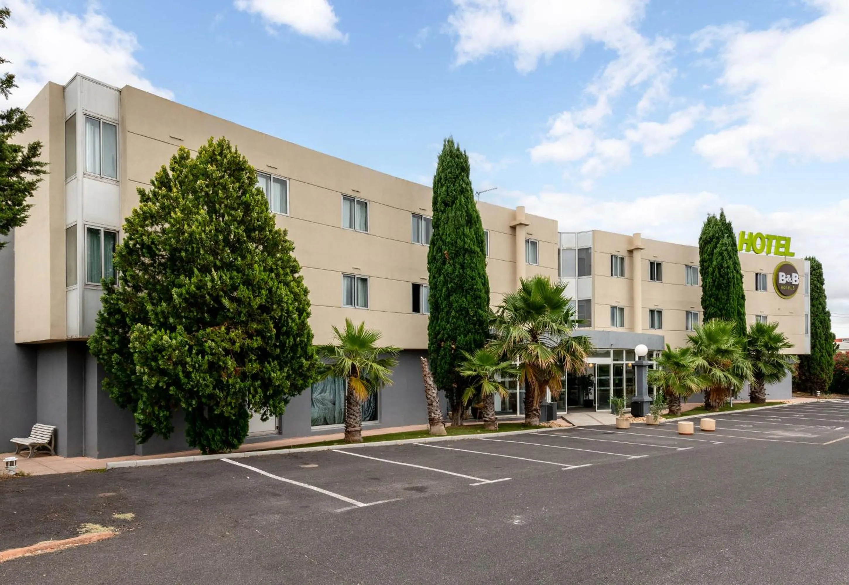 Property building in B&B HOTEL Montpellier Vendargues