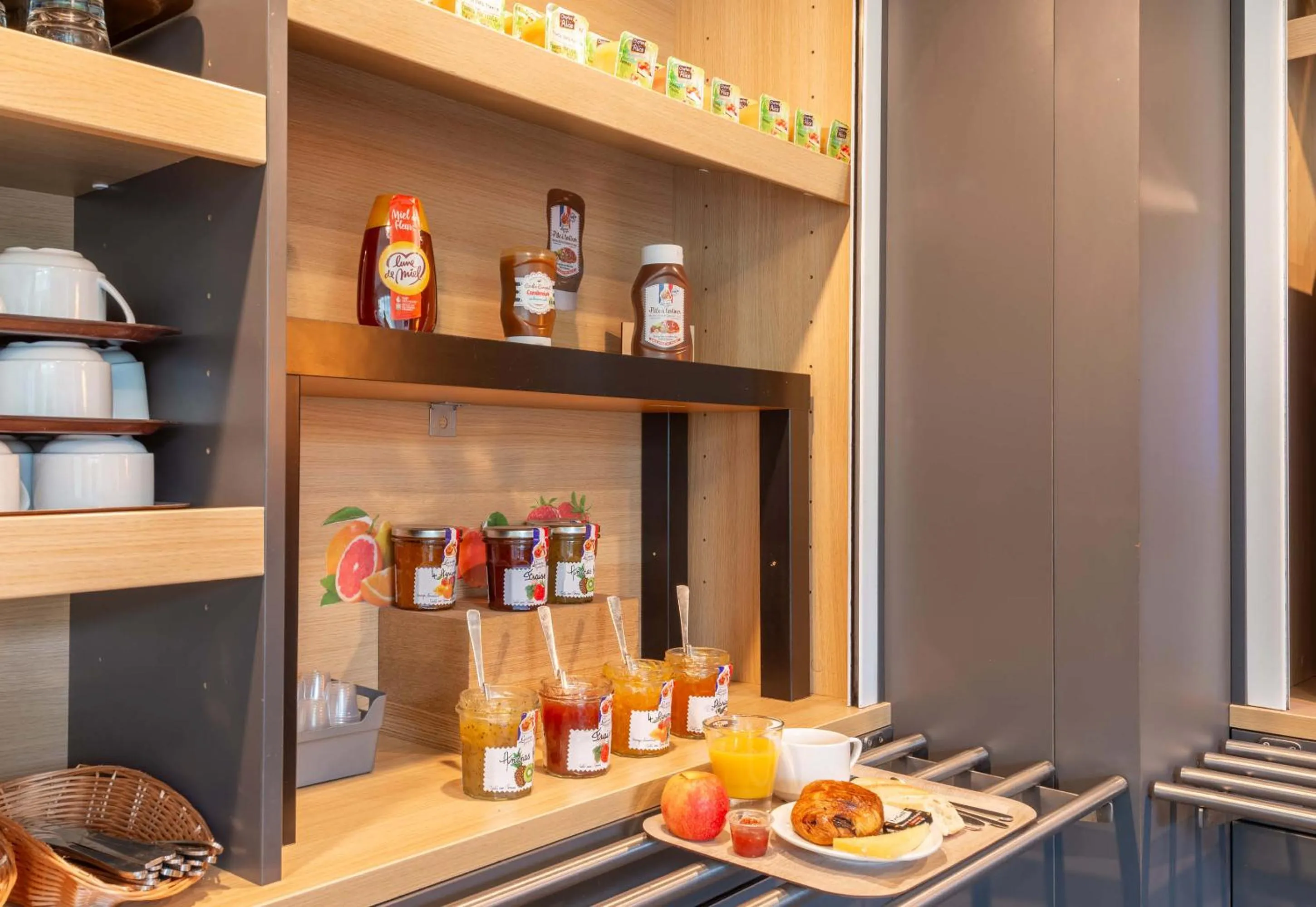 Buffet breakfast in B&B HOTEL Montpellier Vendargues