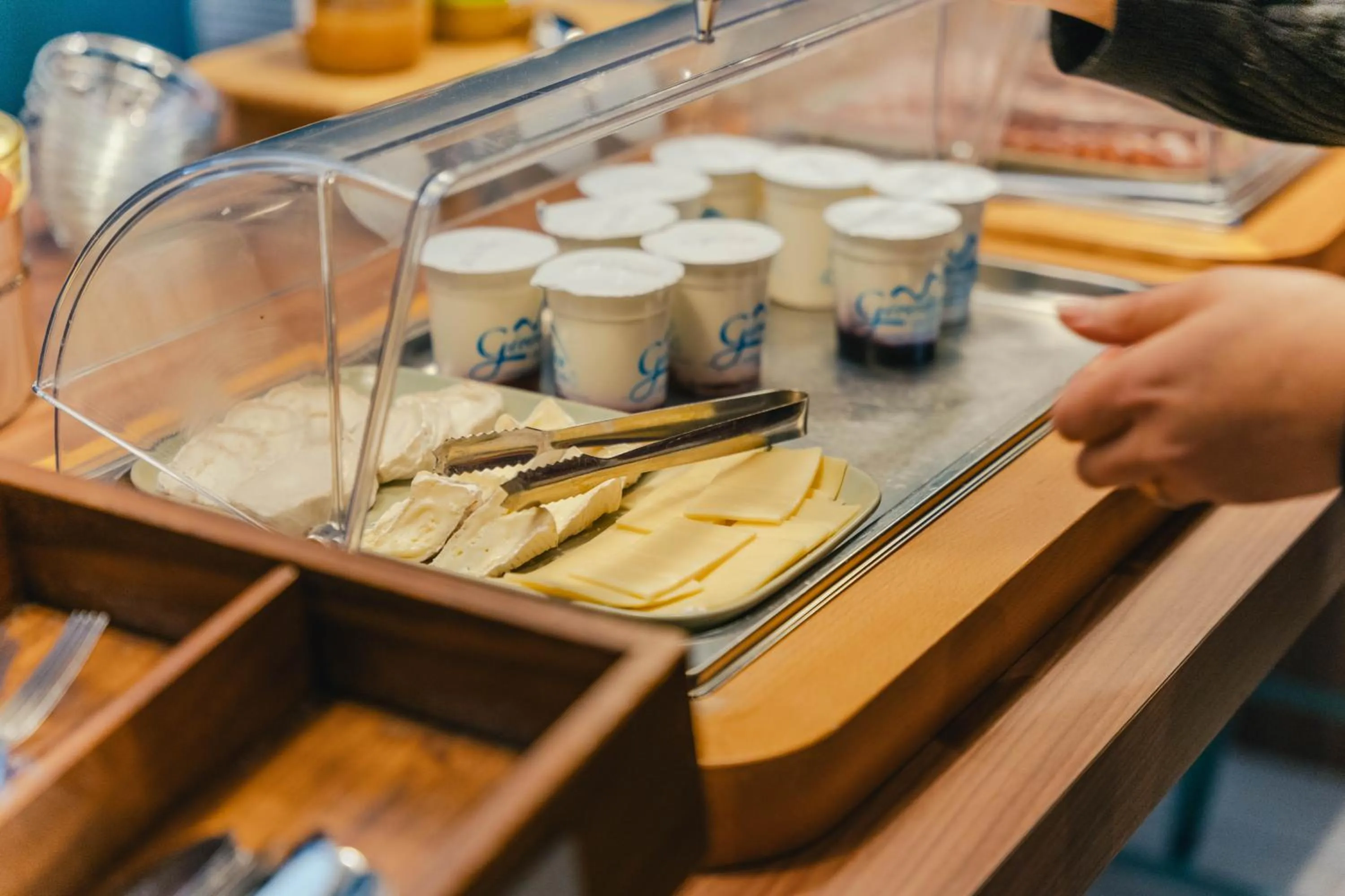 Buffet breakfast in Comfort Aparthotel Saint-Etienne