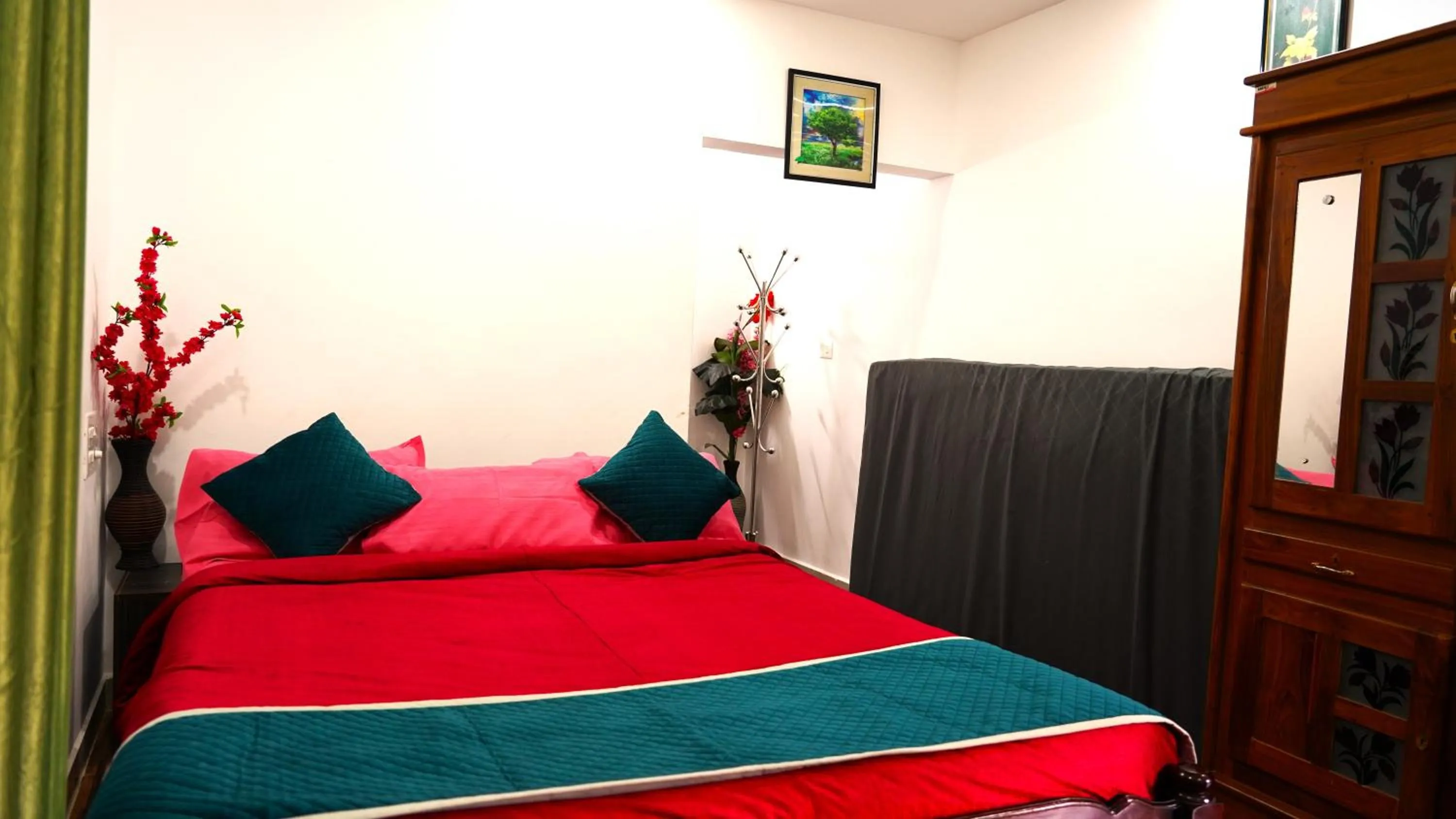 Bed in Arabian Nights Munnar Pool Villa