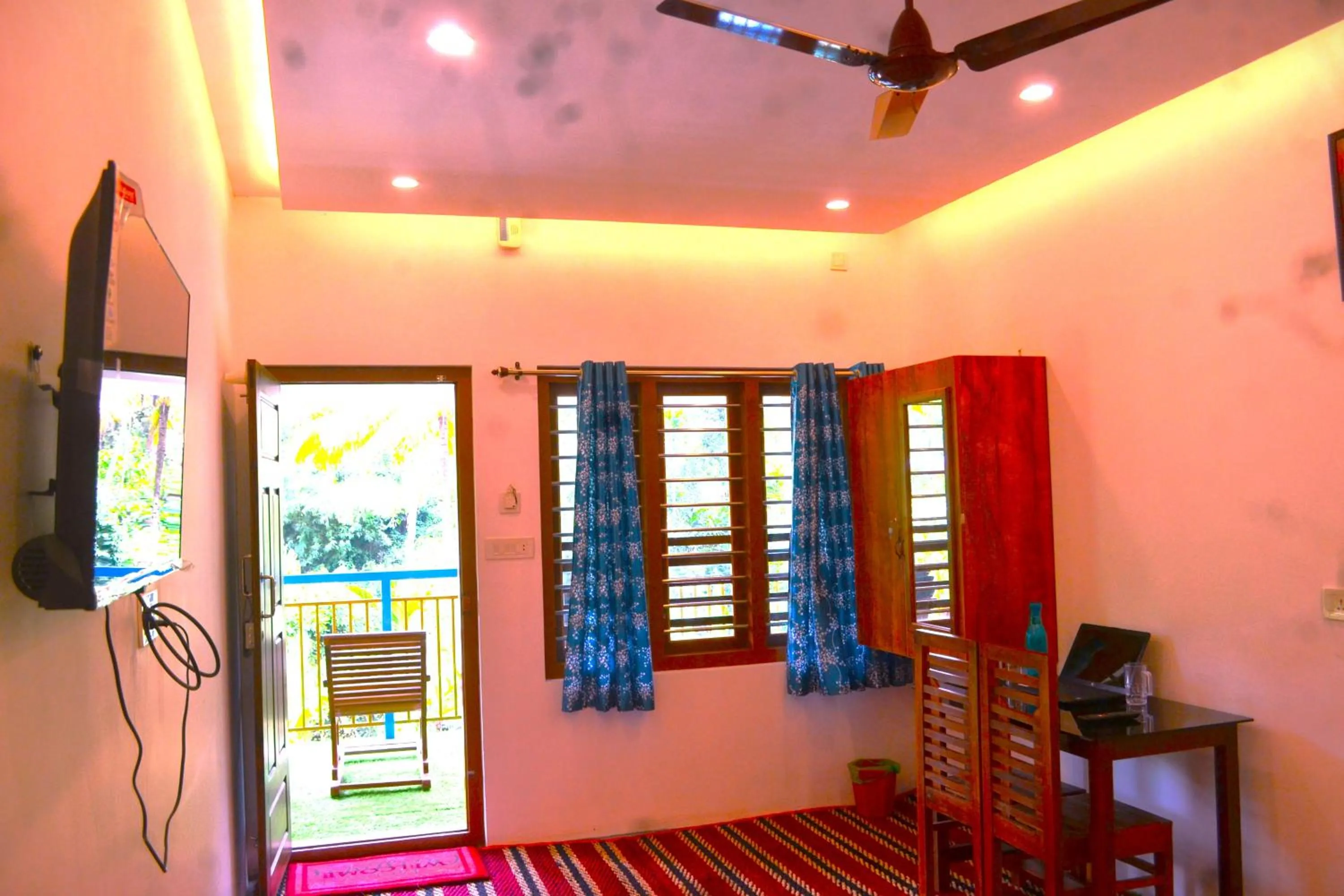 TV and multimedia in Arabian Nights Munnar Pool Villa