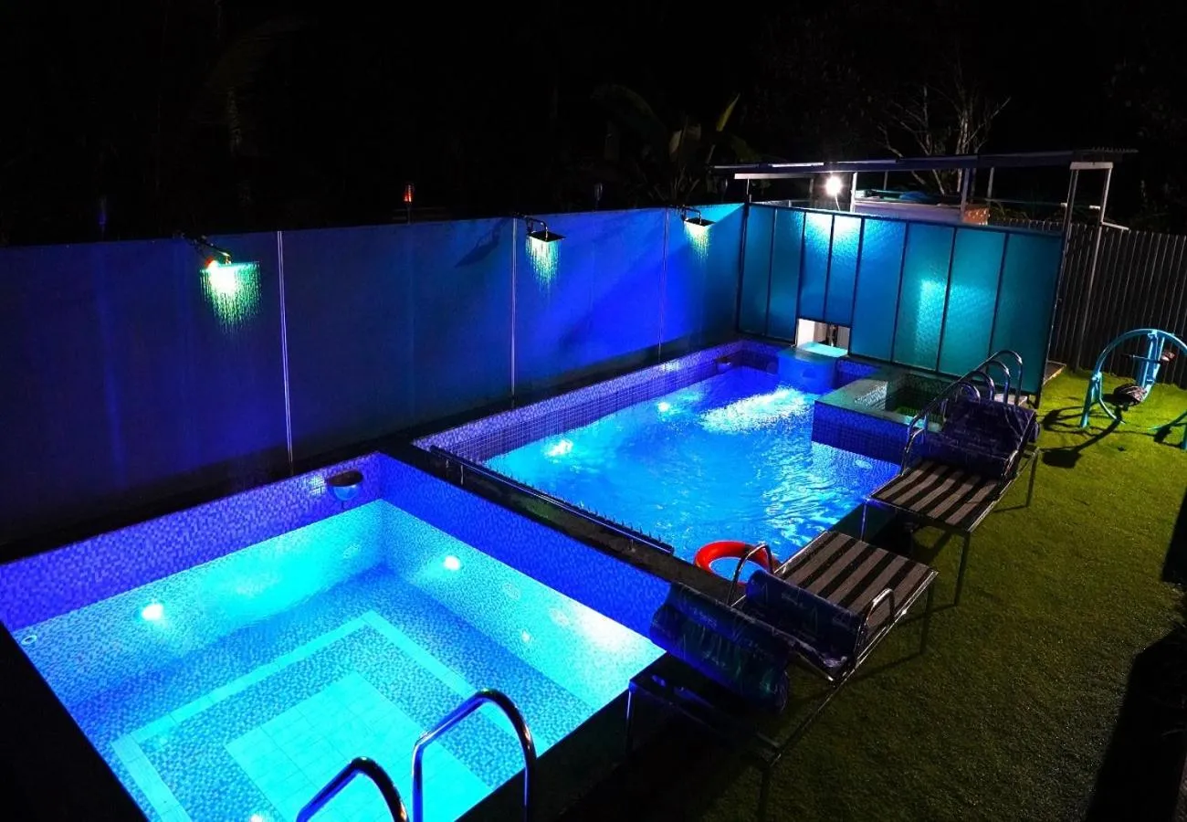 Swimming pool in Arabian Nights Munnar Pool Villa