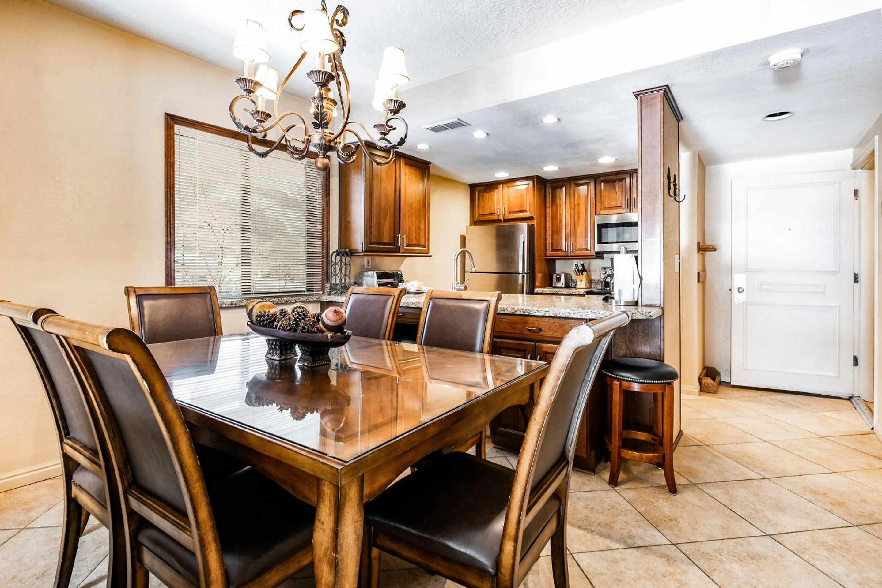Kitchen or kitchenette in Shadow Ridge by All Seasons Resort Lodging