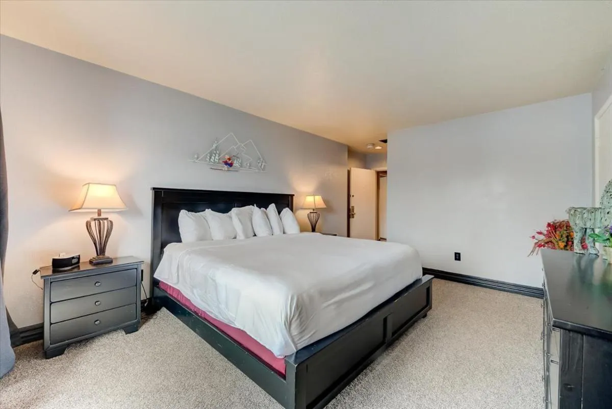 Bedroom, Bed in Shadow Ridge by All Seasons Resort Lodging