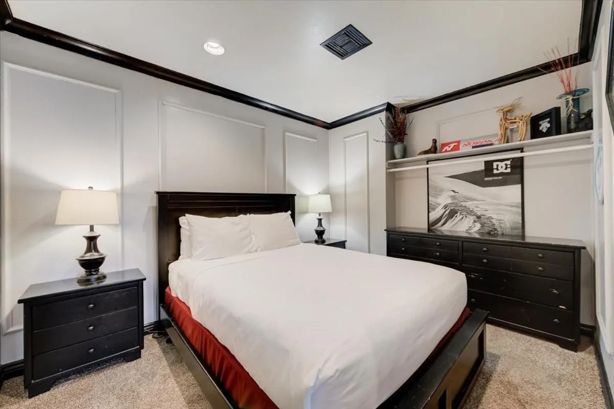 Bedroom, Bed in Shadow Ridge by All Seasons Resort Lodging