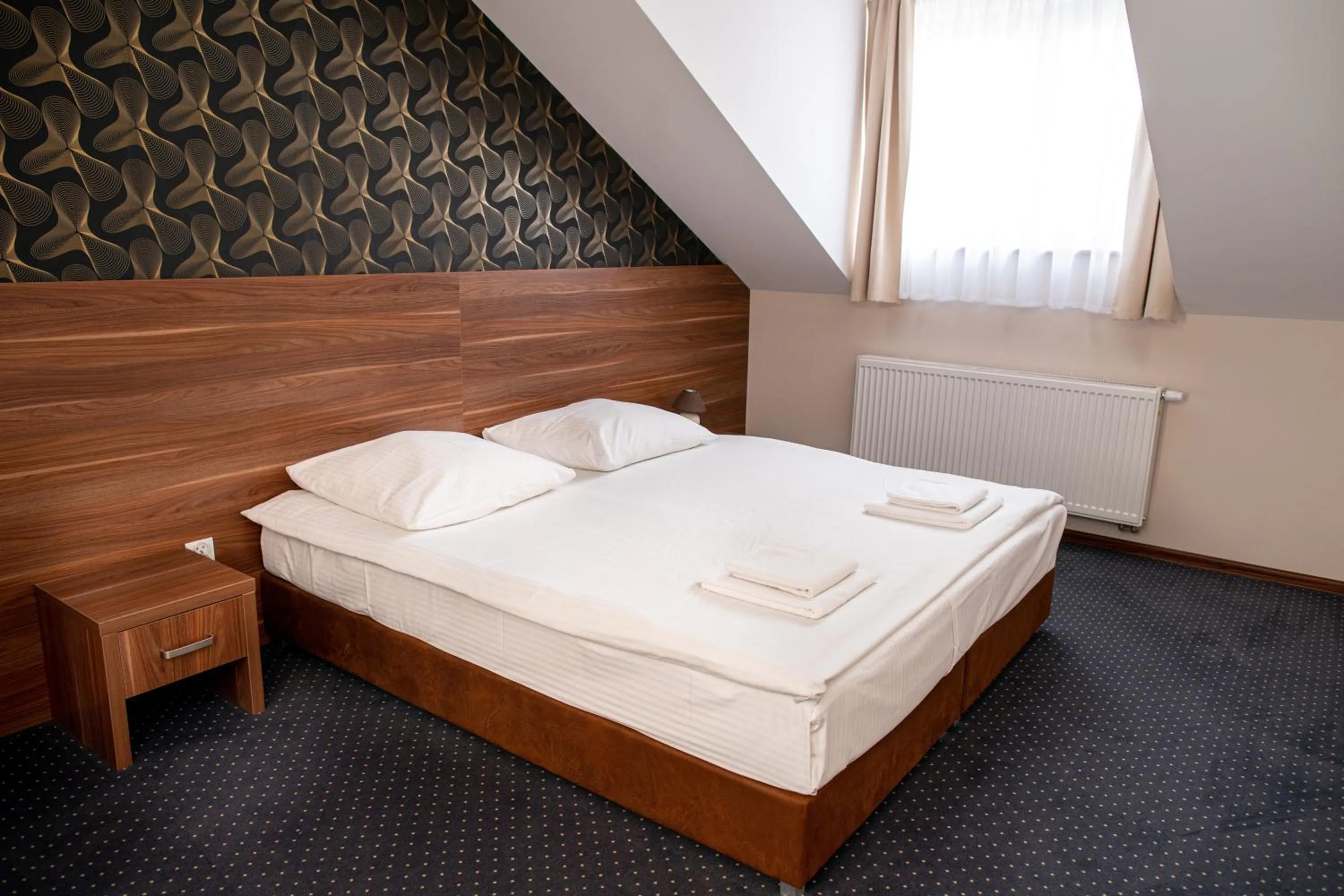 Bed in Babilon Krzeszów
