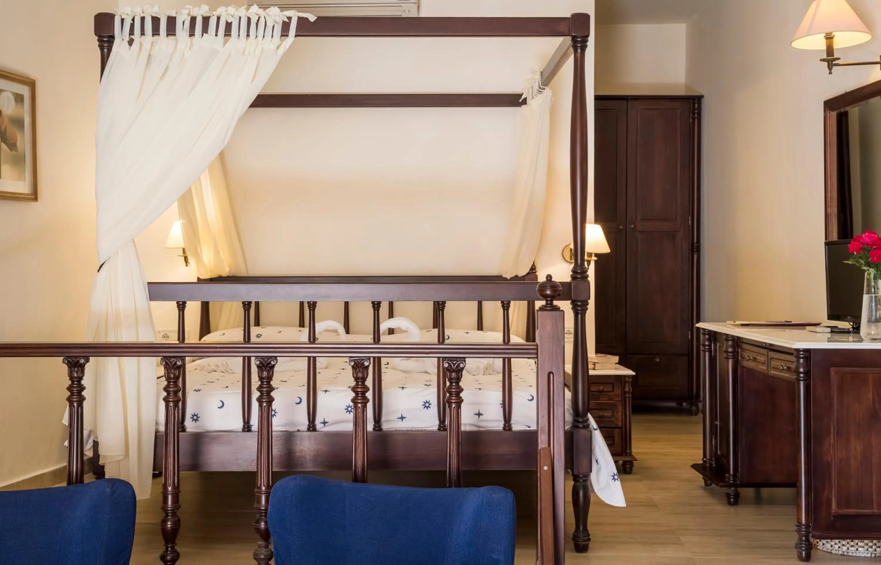 Bed in Spilia Village Hotel & Villas