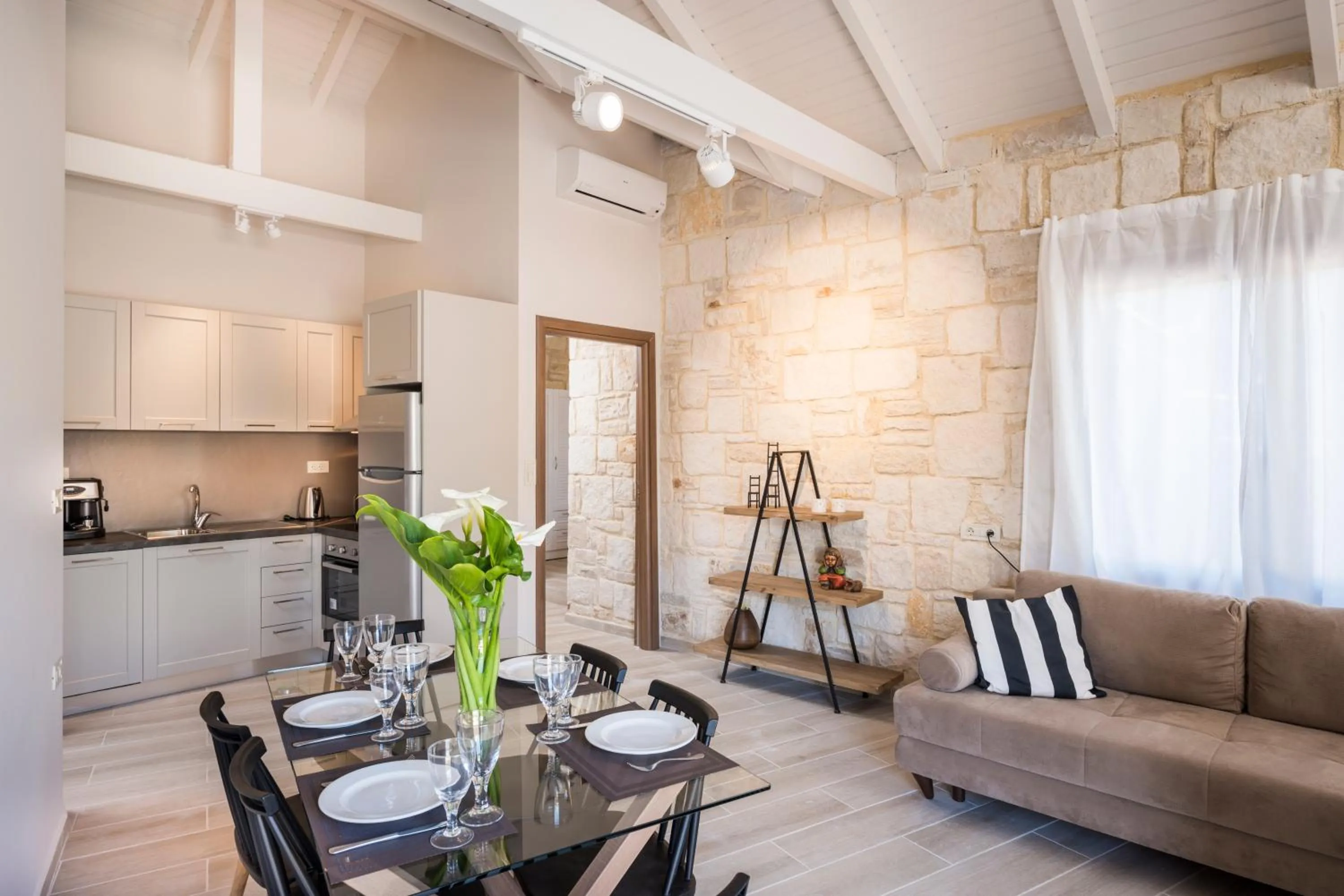 Kitchen or kitchenette in Spilia Village Hotel & Villas