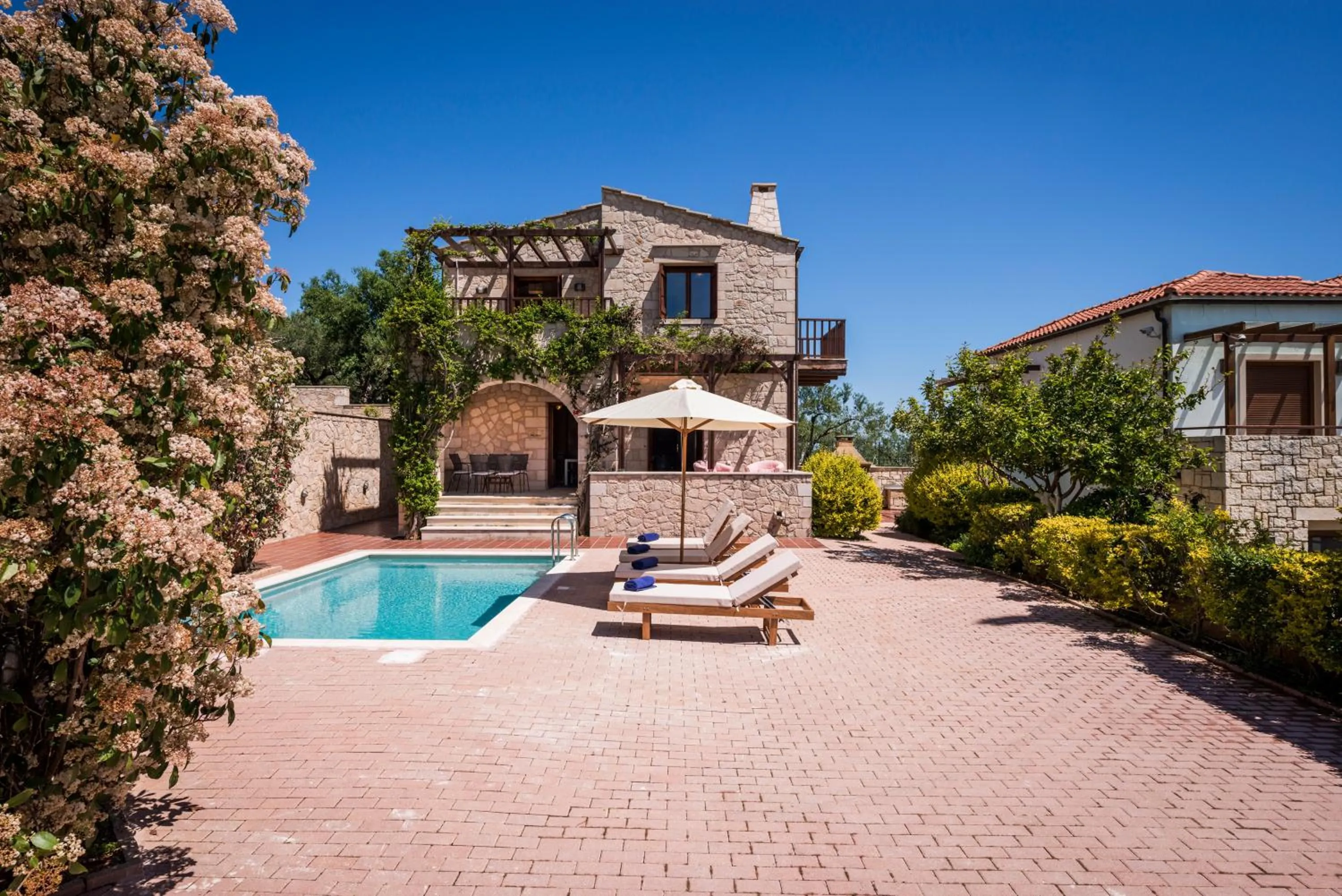 Garden in Spilia Village Hotel & Villas