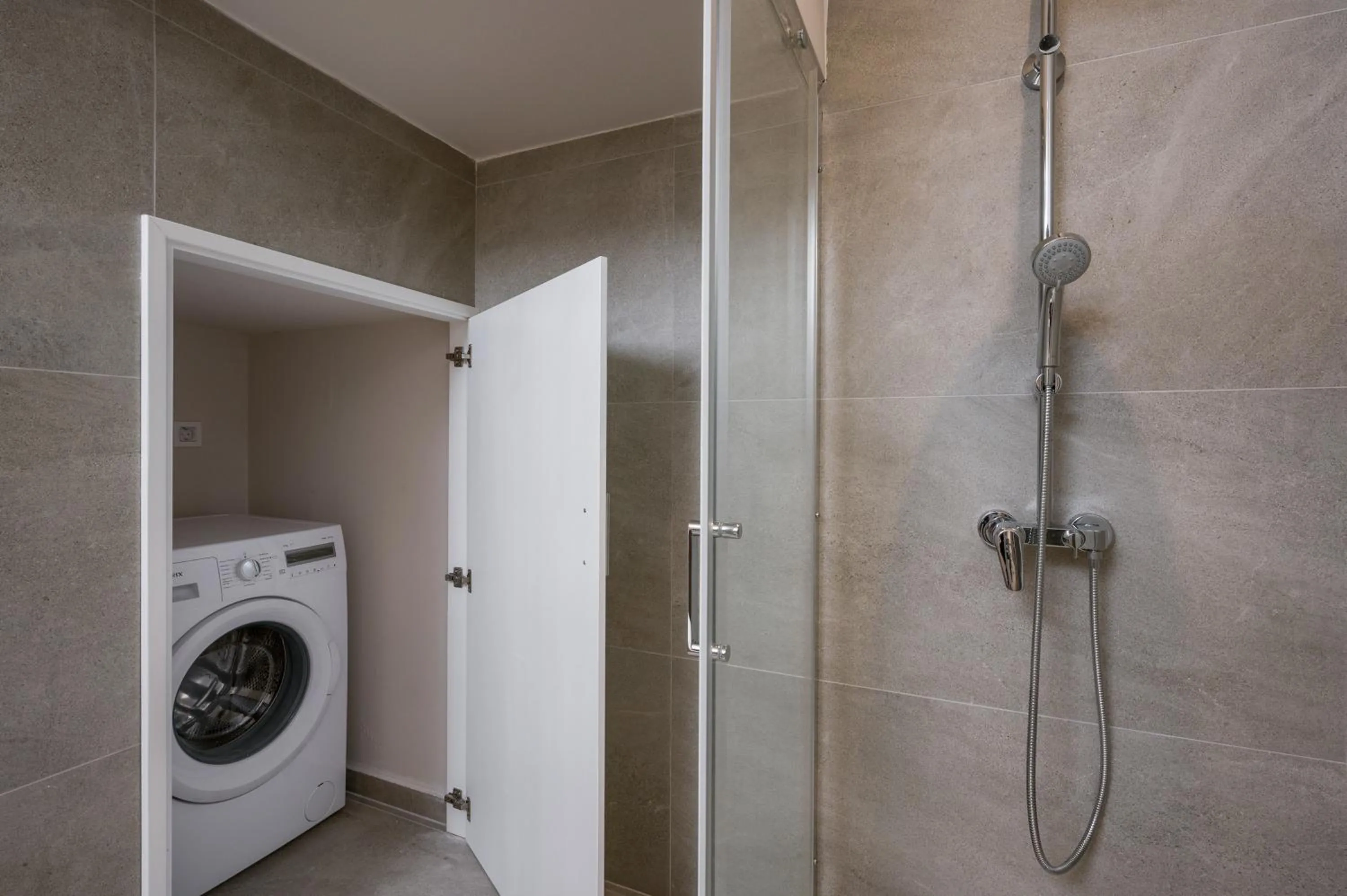 Shower in Spilia Village Hotel & Villas