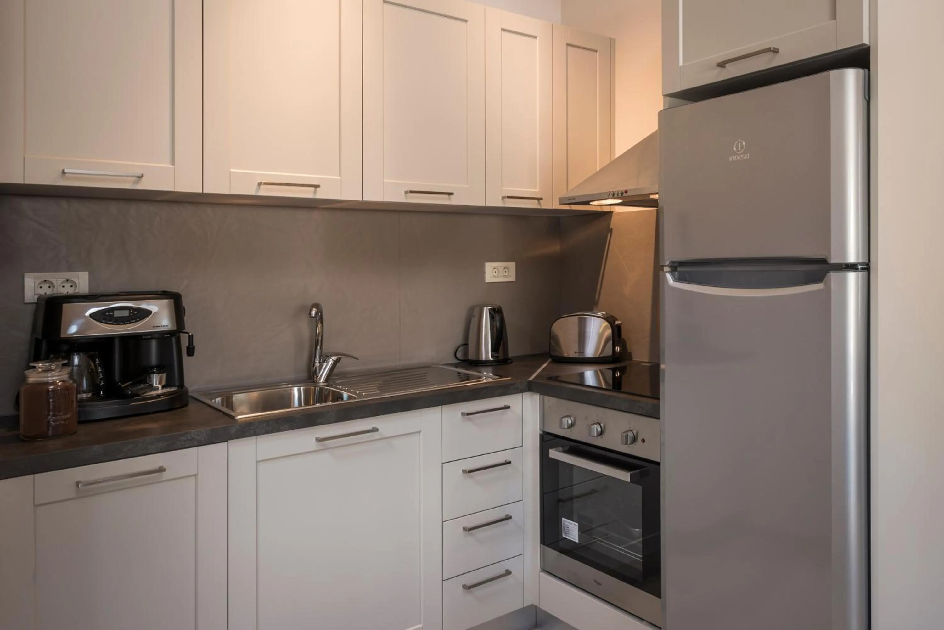 Kitchen or kitchenette in Spilia Village Hotel & Villas