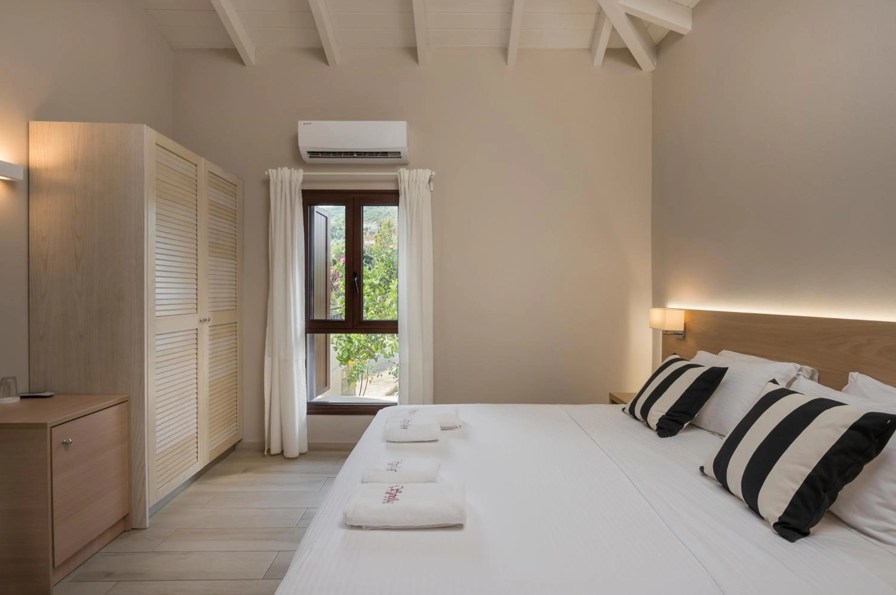 Bed in Spilia Village Hotel & Villas