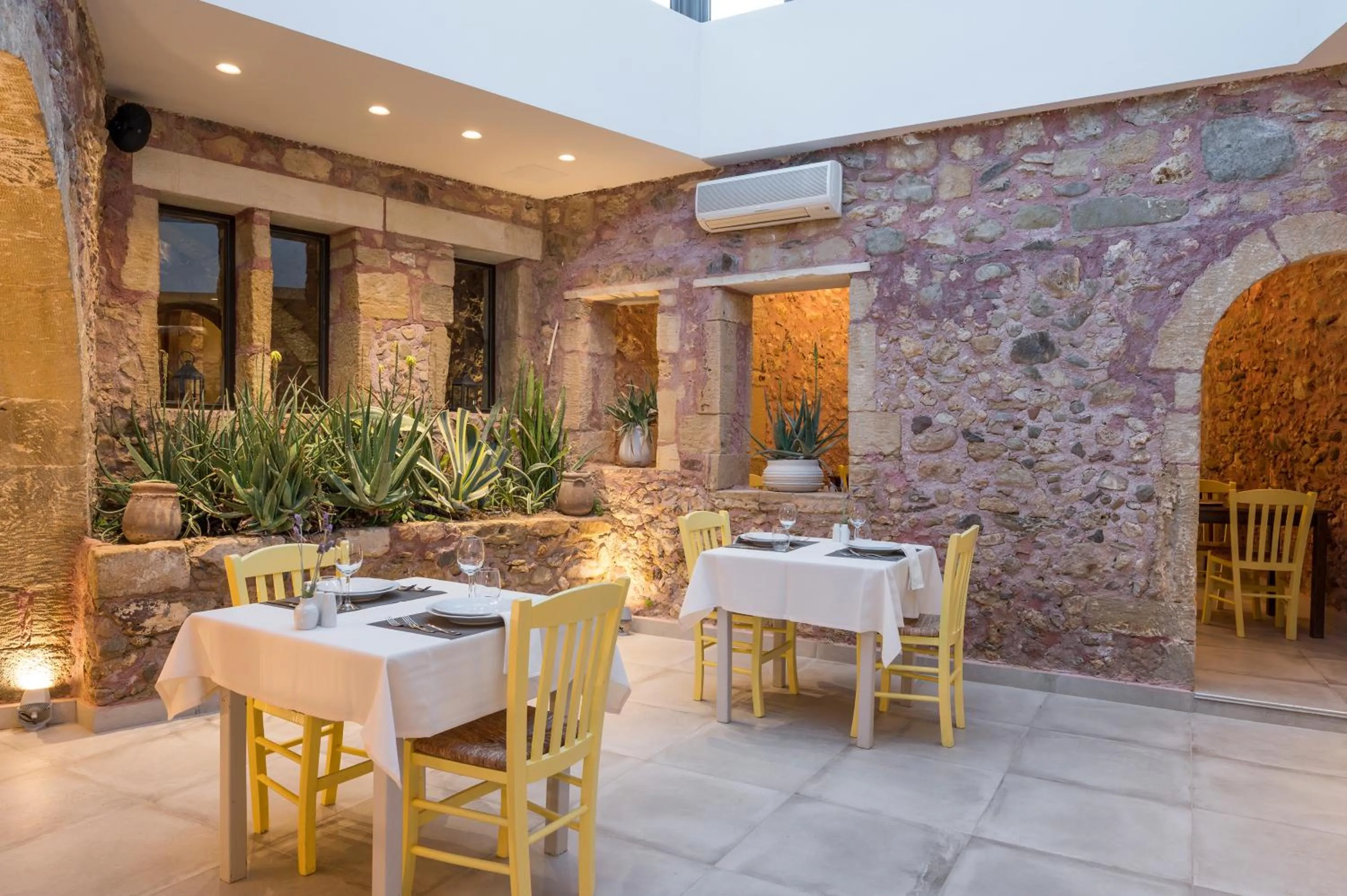 Restaurant/places to eat in Spilia Village Hotel & Villas
