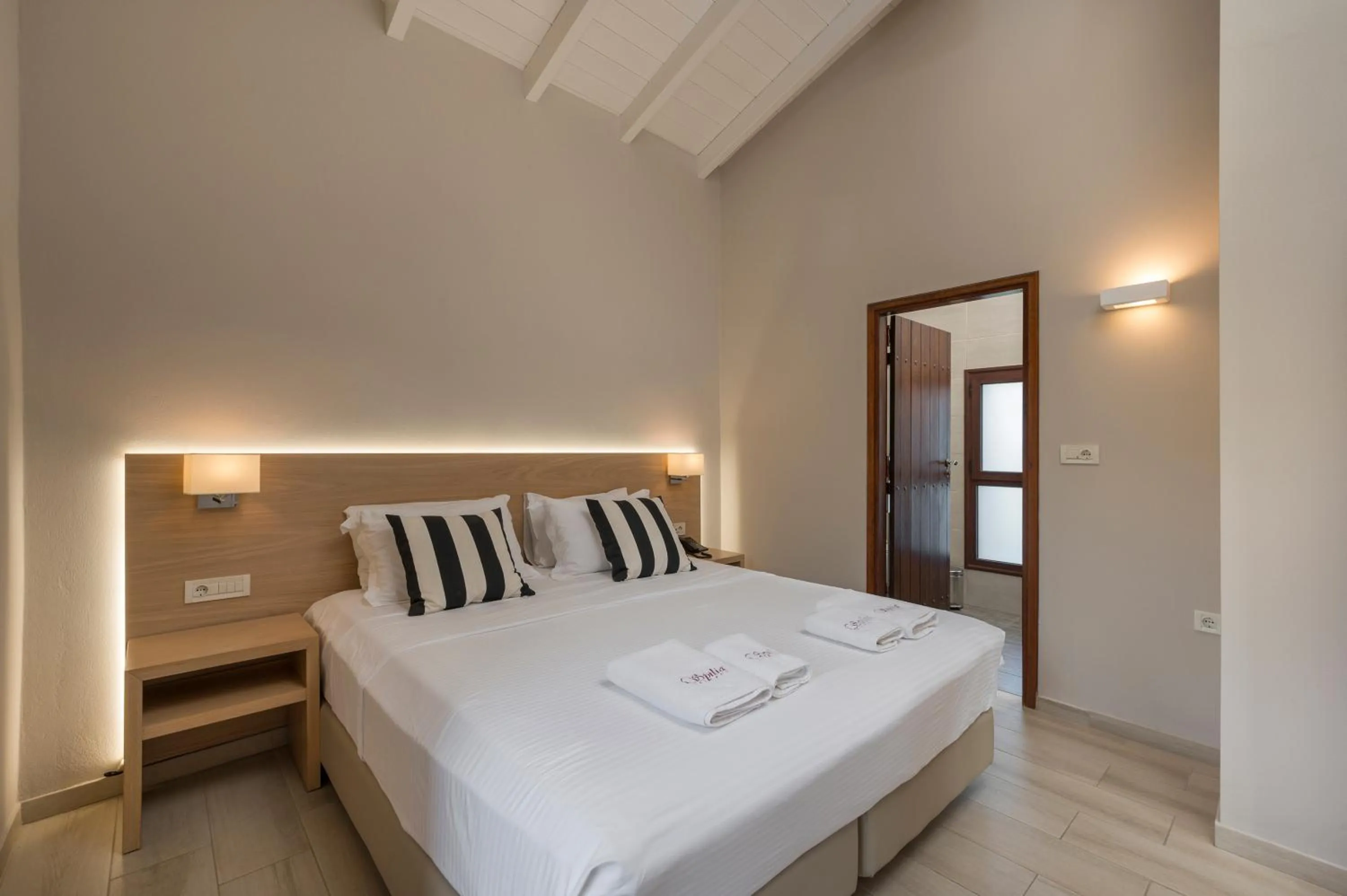 Bed in Spilia Village Hotel & Villas