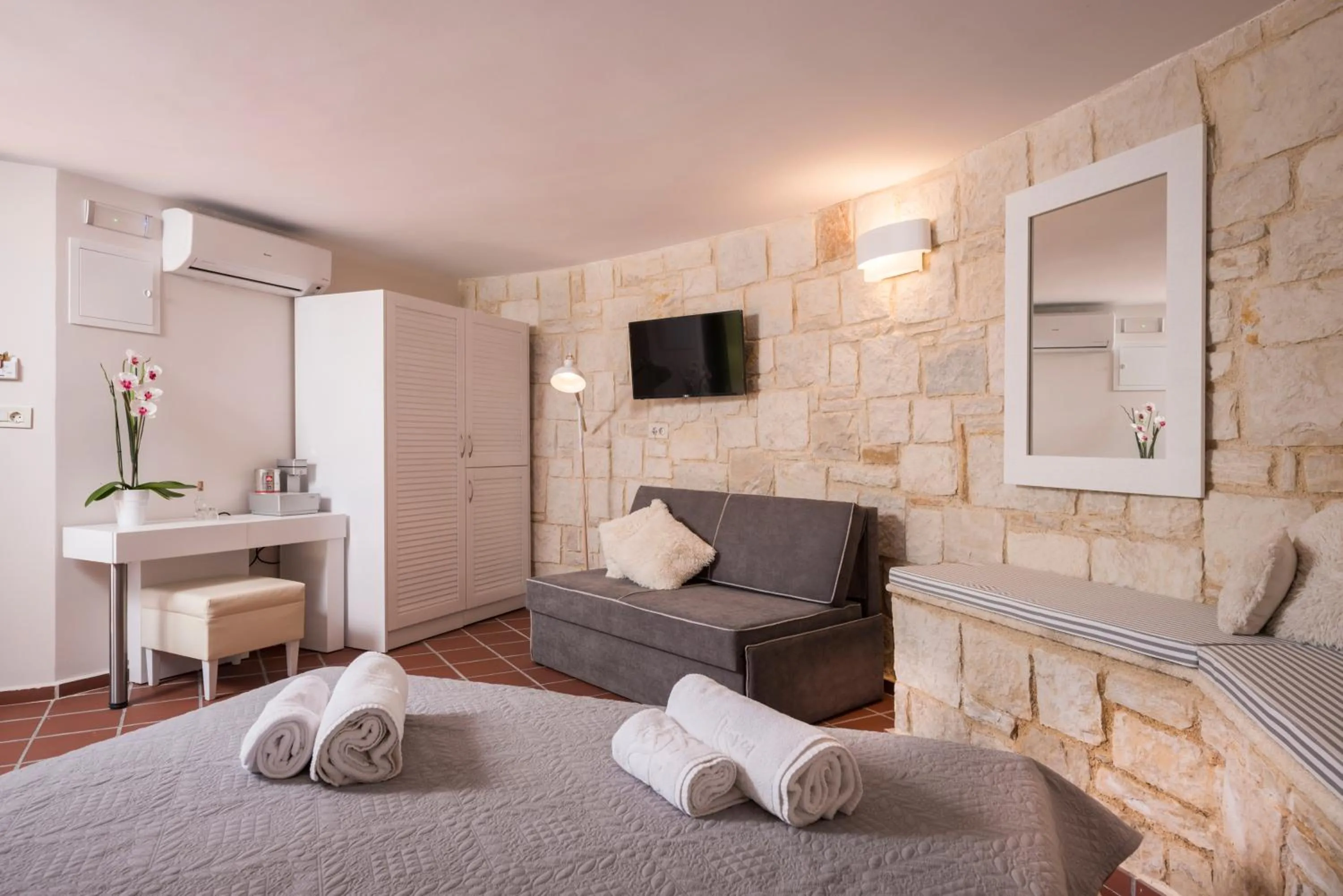 Bed in Spilia Village Hotel & Villas