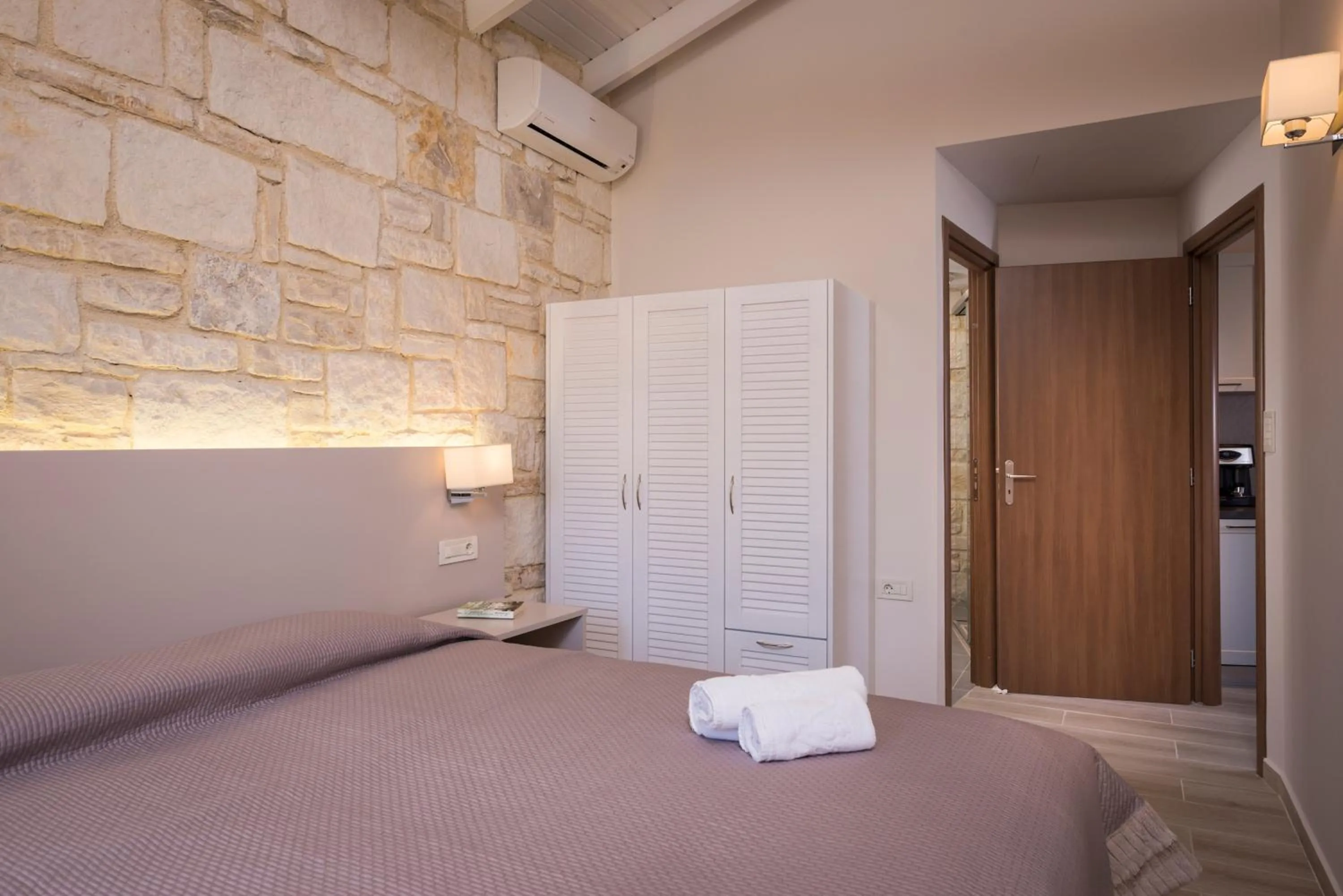 Bed in Spilia Village Hotel & Villas