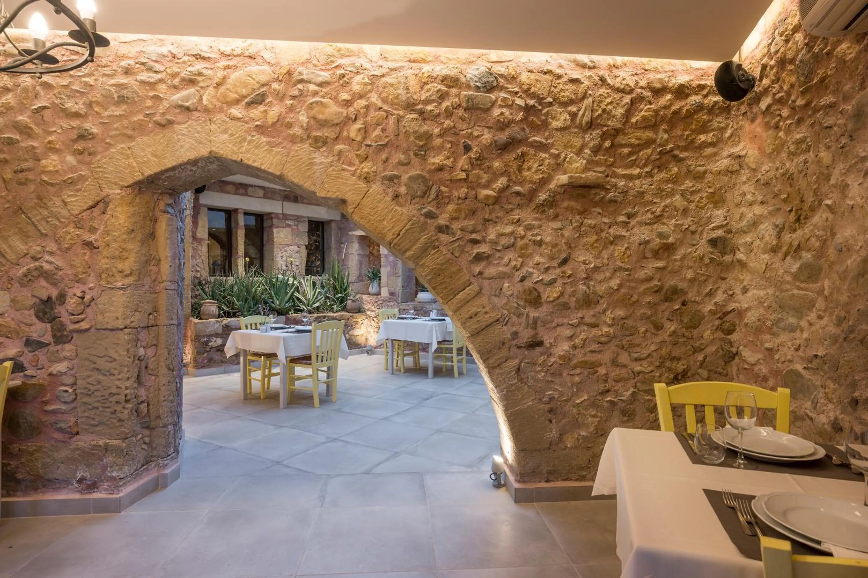 Restaurant/places to eat in Spilia Village Hotel & Villas