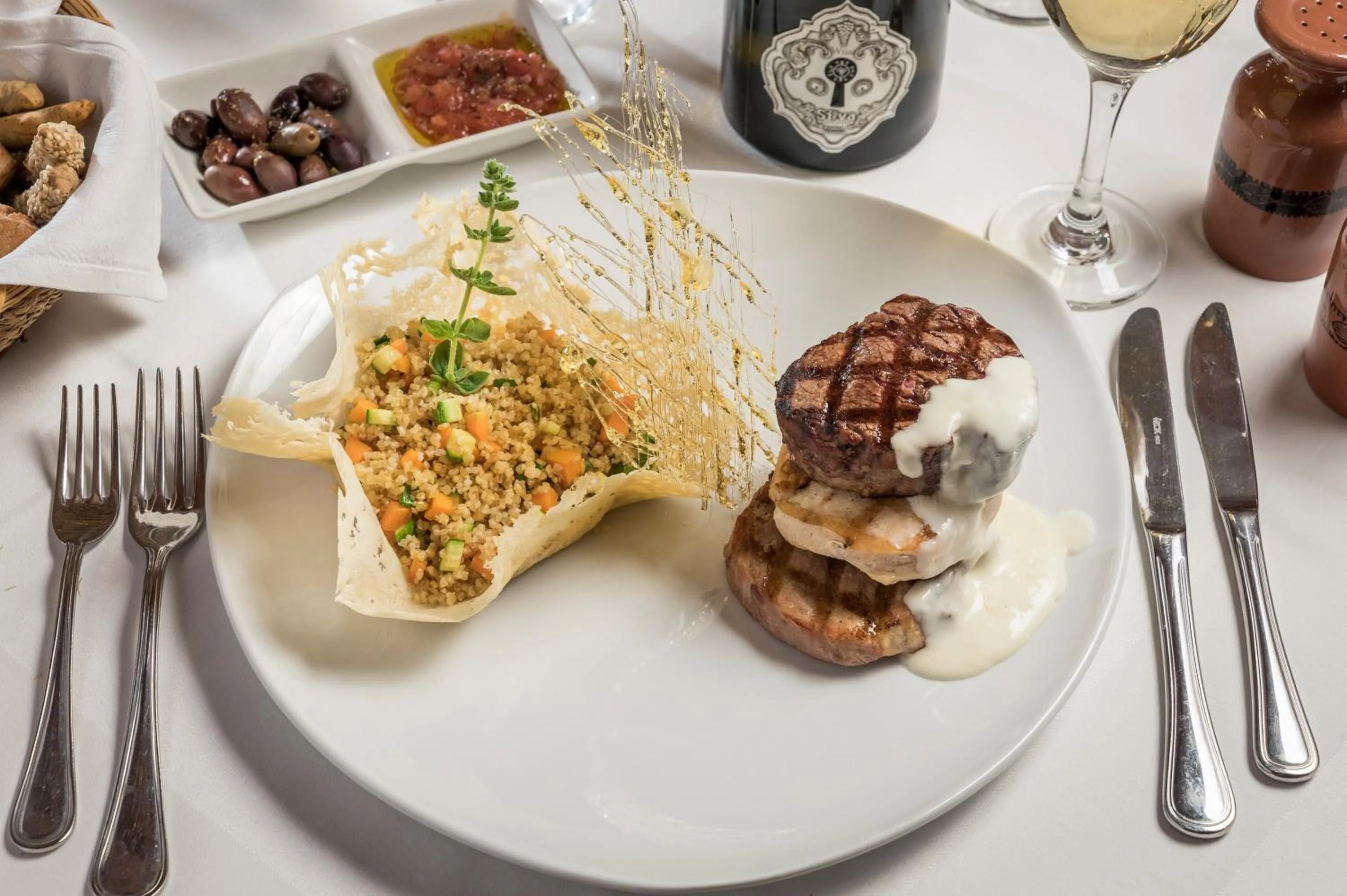 Food and drinks in Spilia Village Hotel & Villas