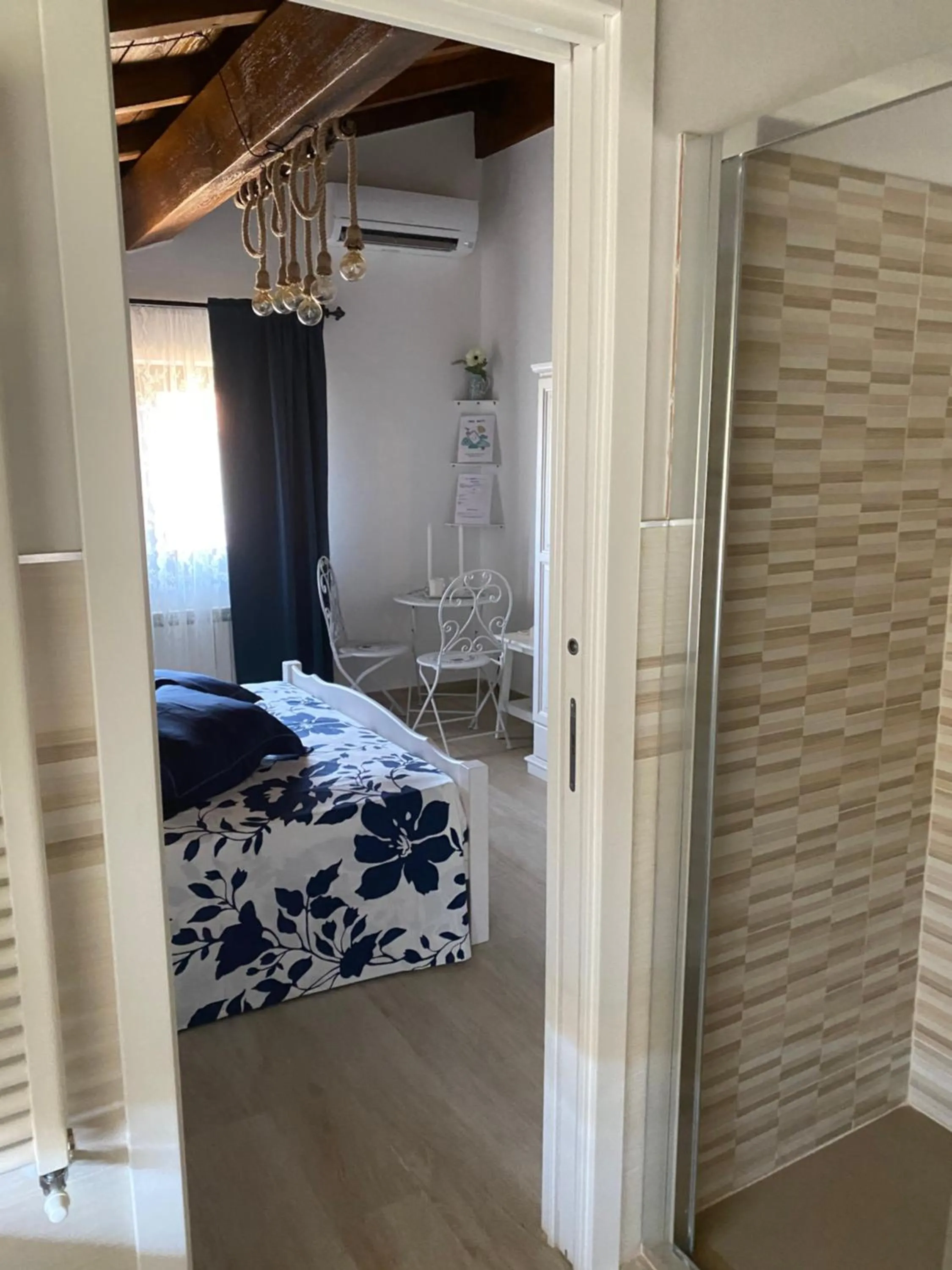 Photo of the whole room, Bed in Ca LuBella