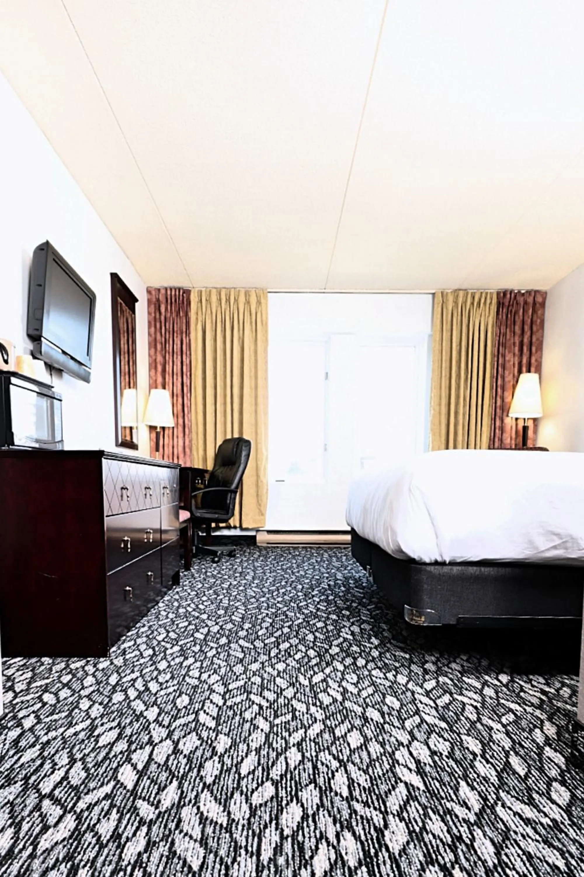 Bedroom, Bed in LELUX Hotel