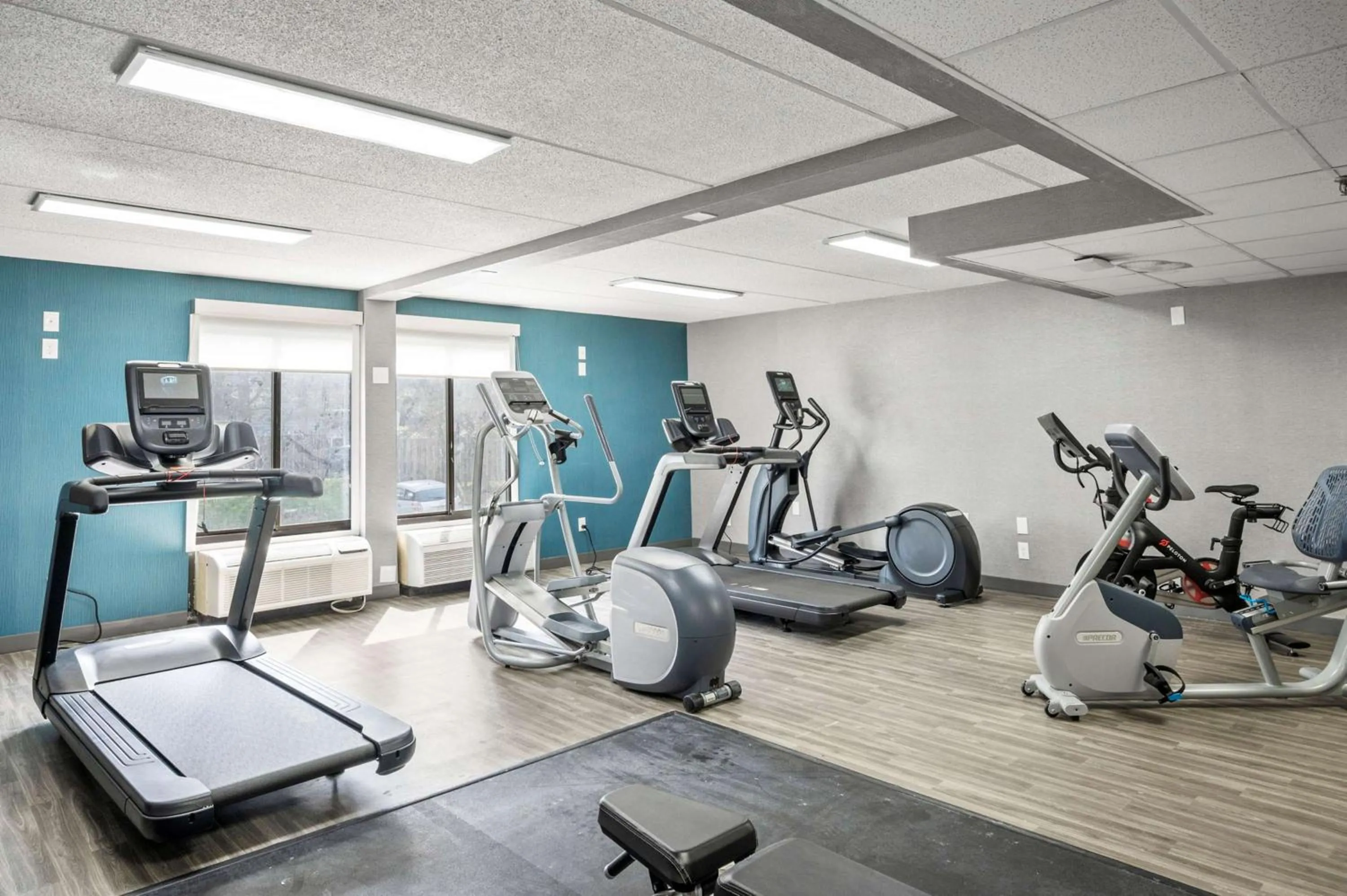 Fitness centre/facilities in Hampton Inn Cleveland-Westlake