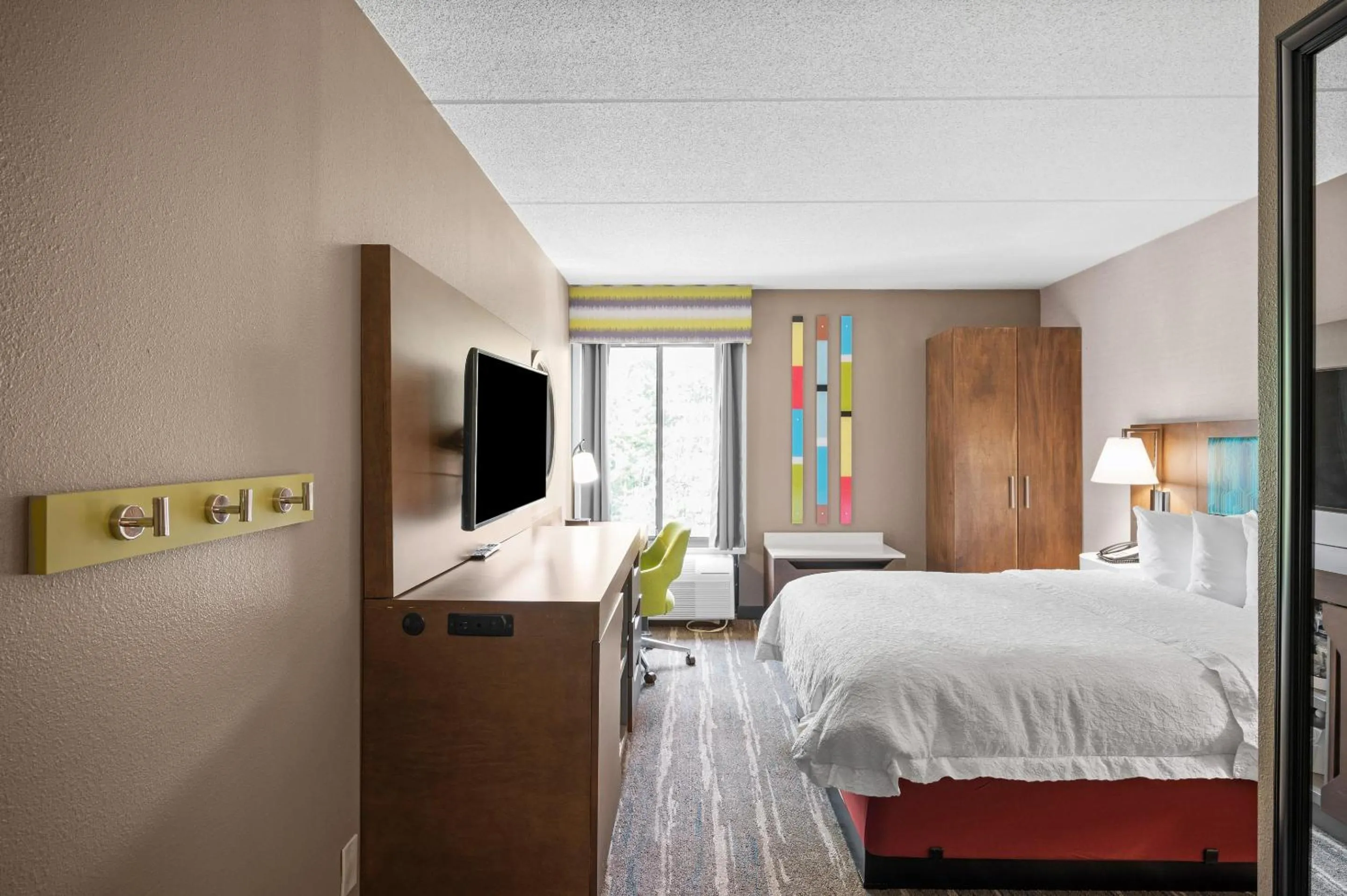 Guests, Bed in Hampton Inn Cleveland-Westlake