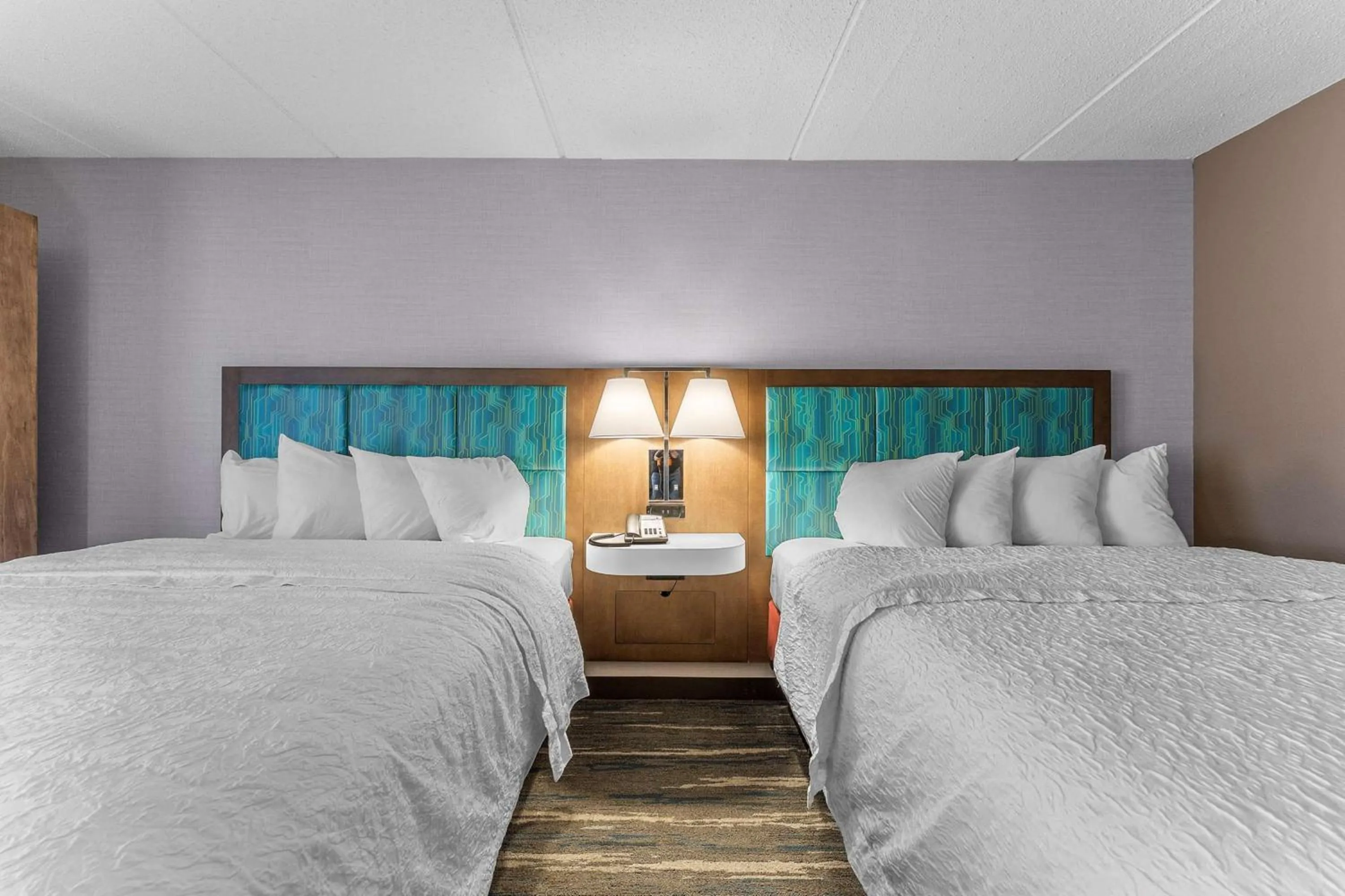 Bed in Hampton Inn Cleveland-Westlake