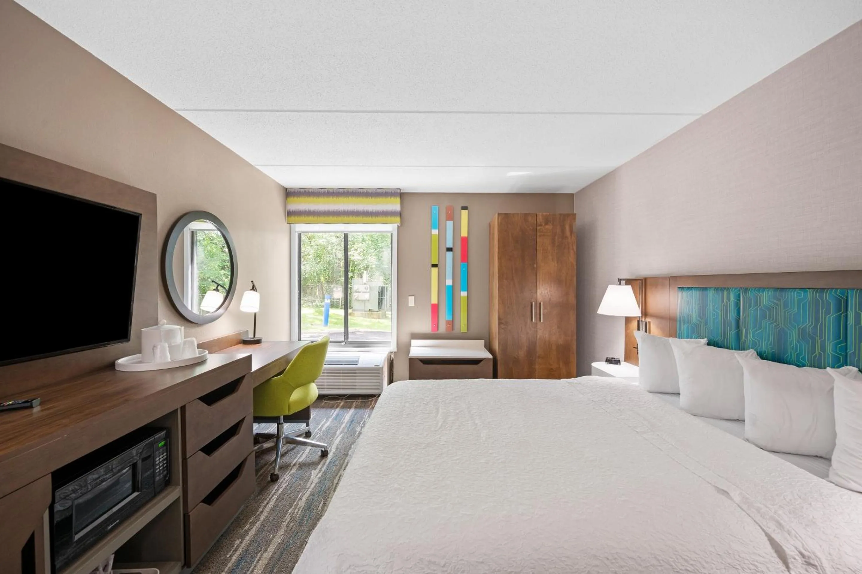 Guests, Bed in Hampton Inn Cleveland-Westlake