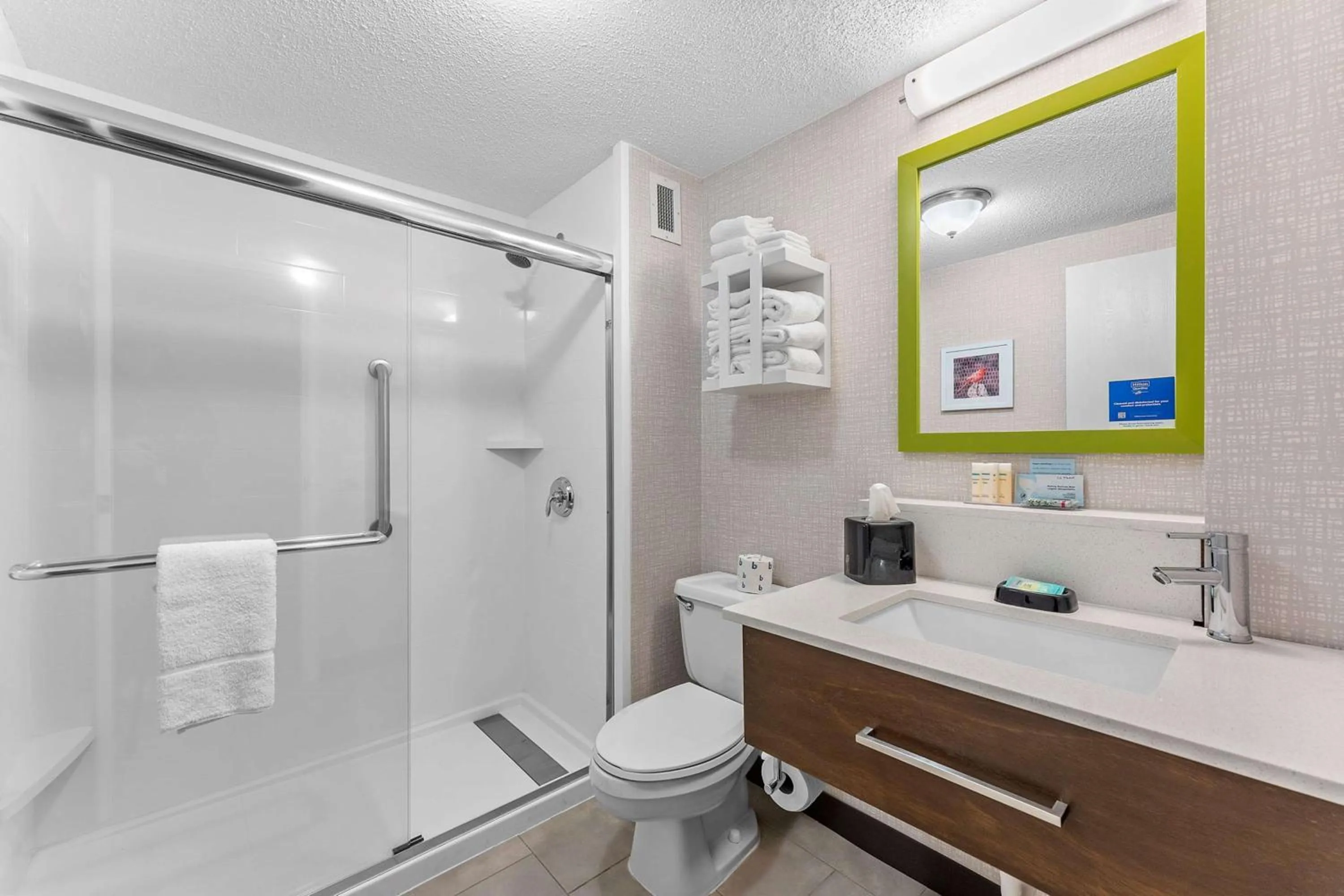 Bathroom in Hampton Inn Cleveland-Westlake