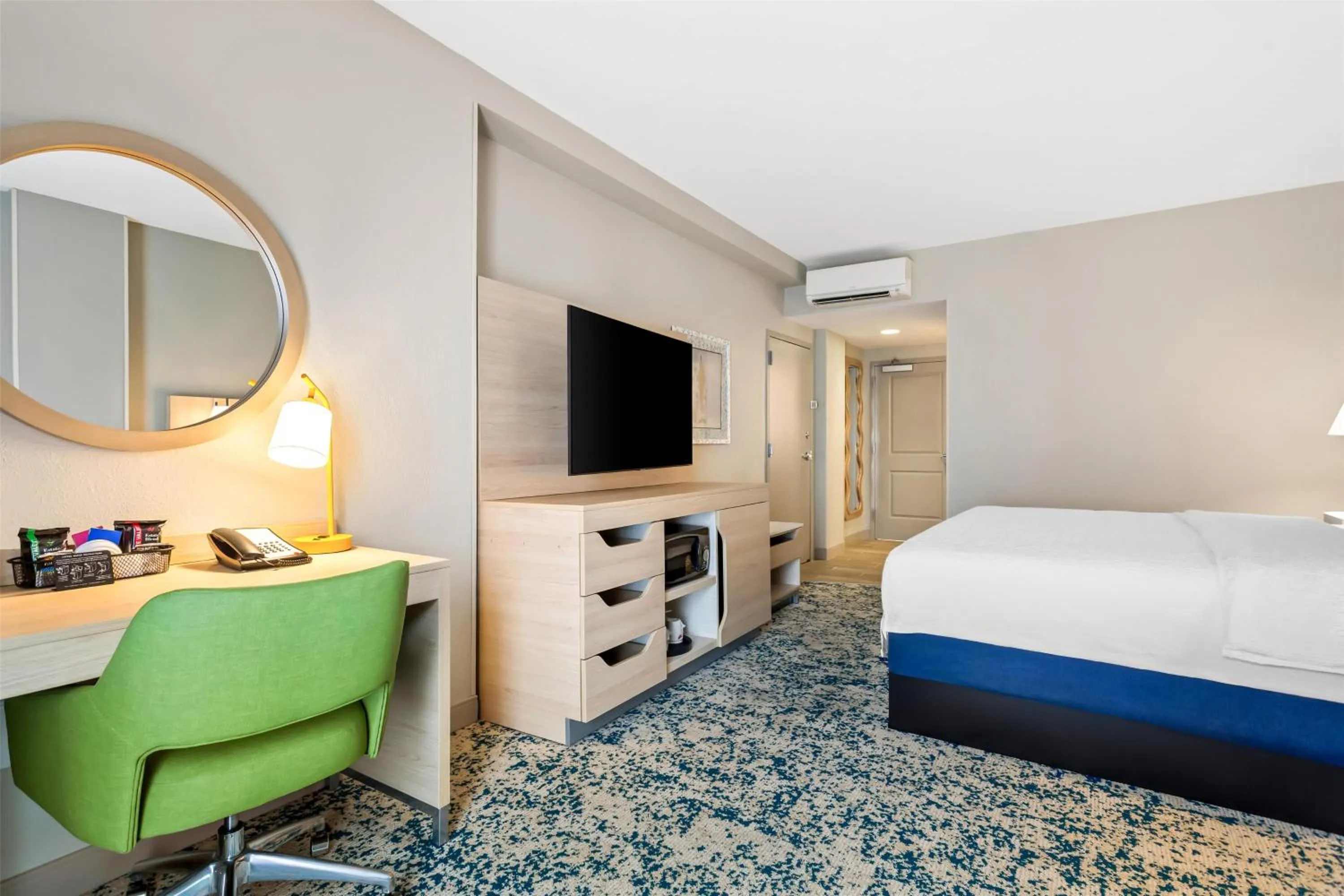 Bed in Hampton Inn & Suites St. Petersburg/Downtown