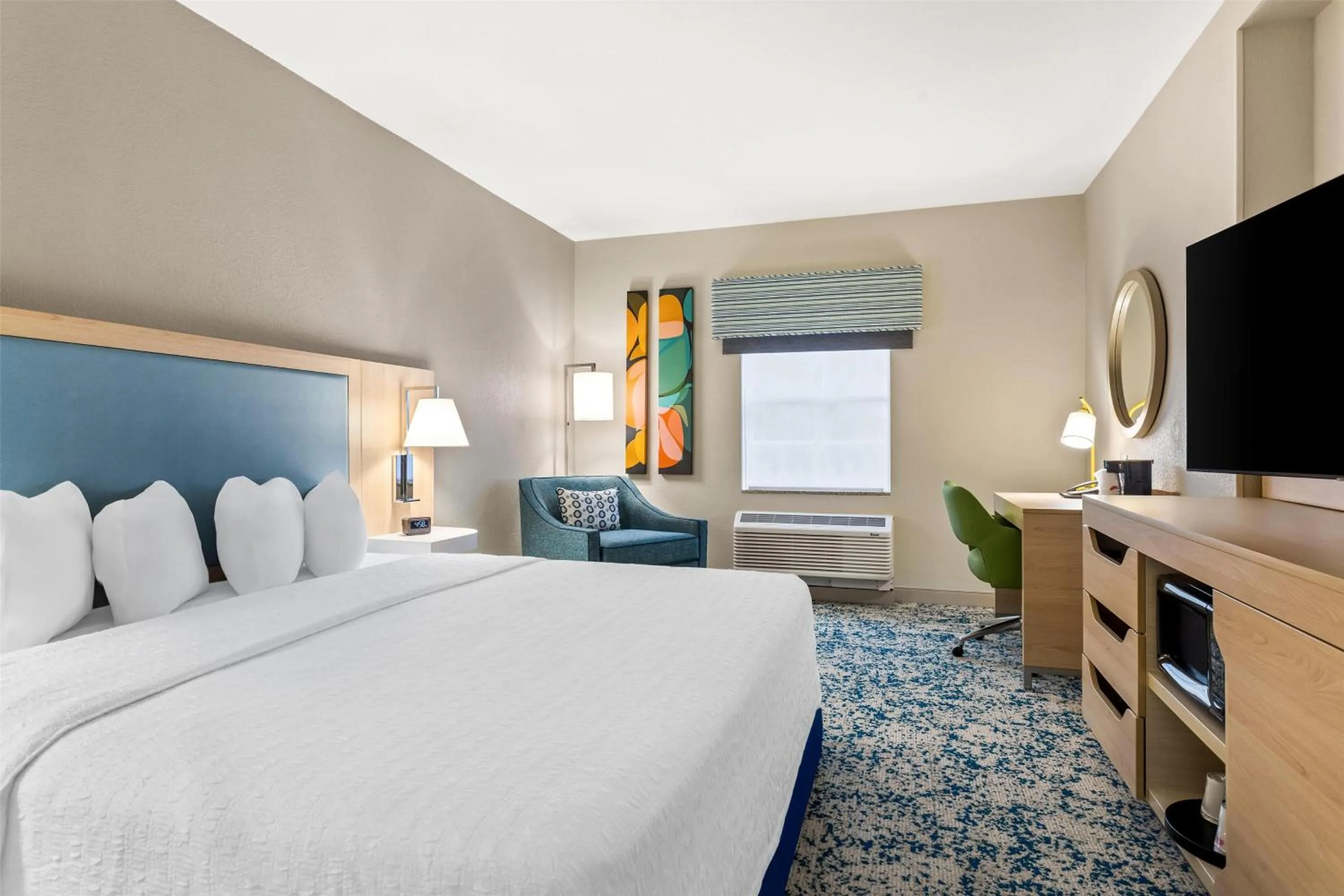 Bed in Hampton Inn & Suites St. Petersburg/Downtown