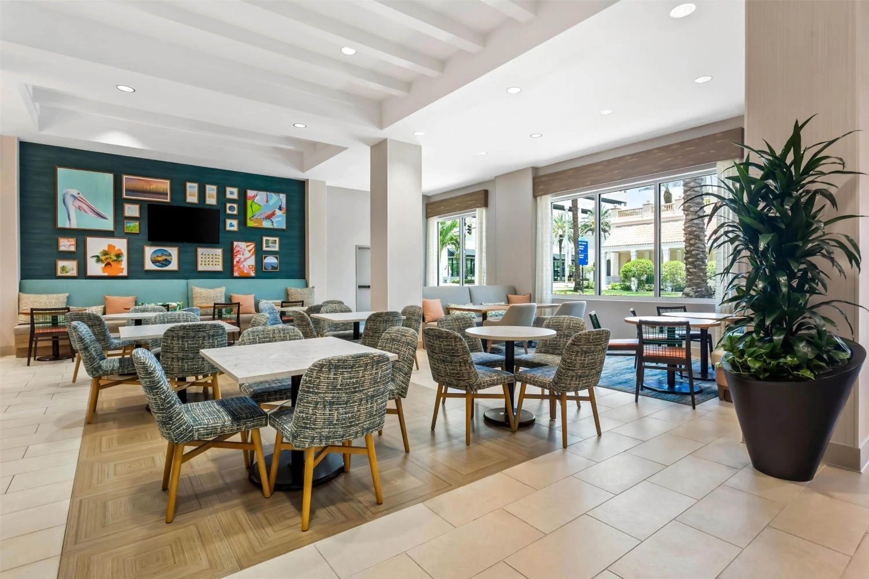 Breakfast in Hampton Inn & Suites St. Petersburg/Downtown