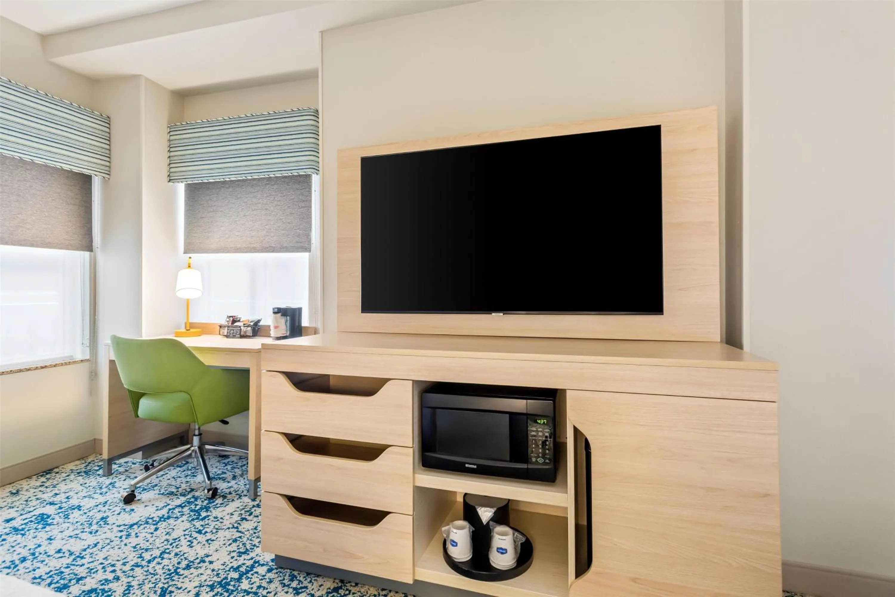 Bedroom in Hampton Inn & Suites St. Petersburg/Downtown