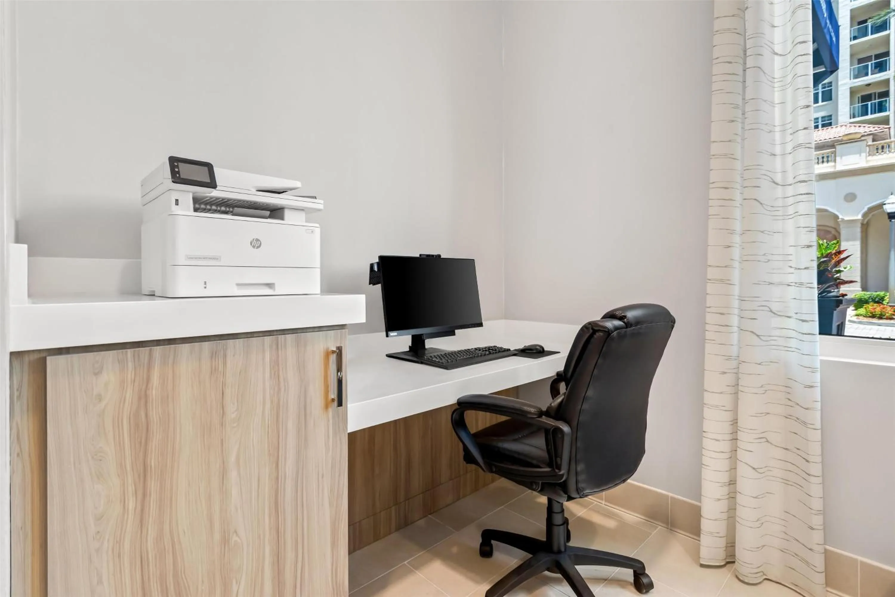 Business facilities in Hampton Inn & Suites St. Petersburg/Downtown