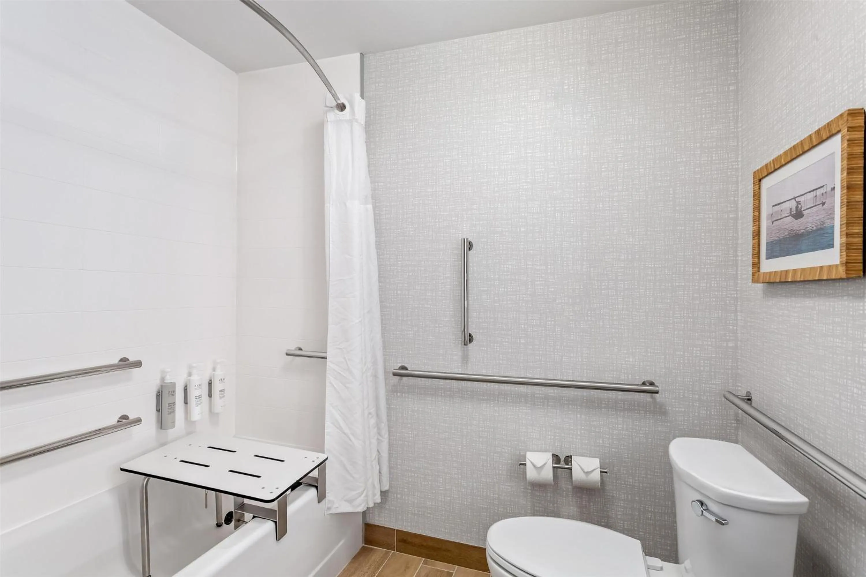 Bathroom in Hampton Inn & Suites St. Petersburg/Downtown