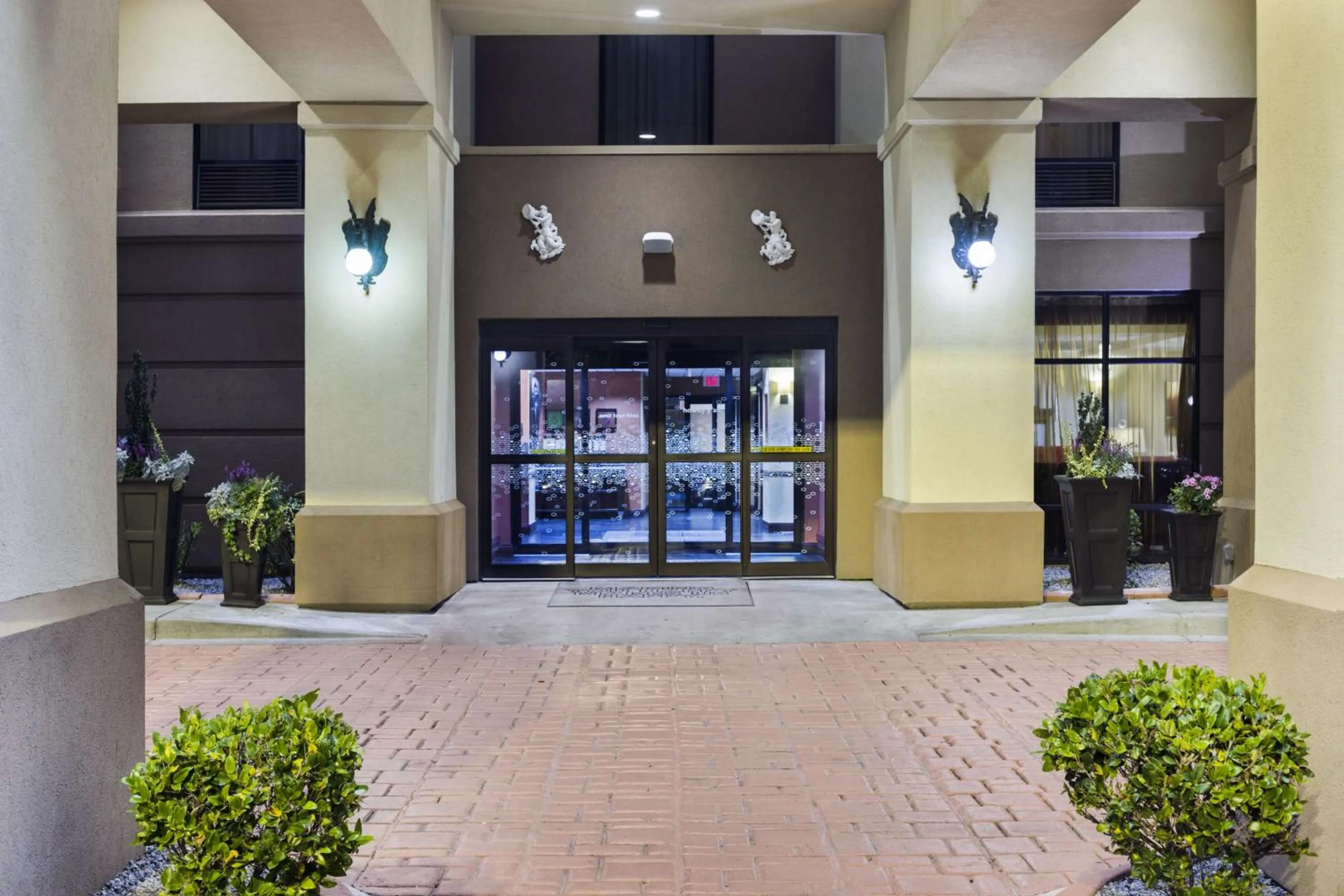 Property building in Hampton Inn Hinesville