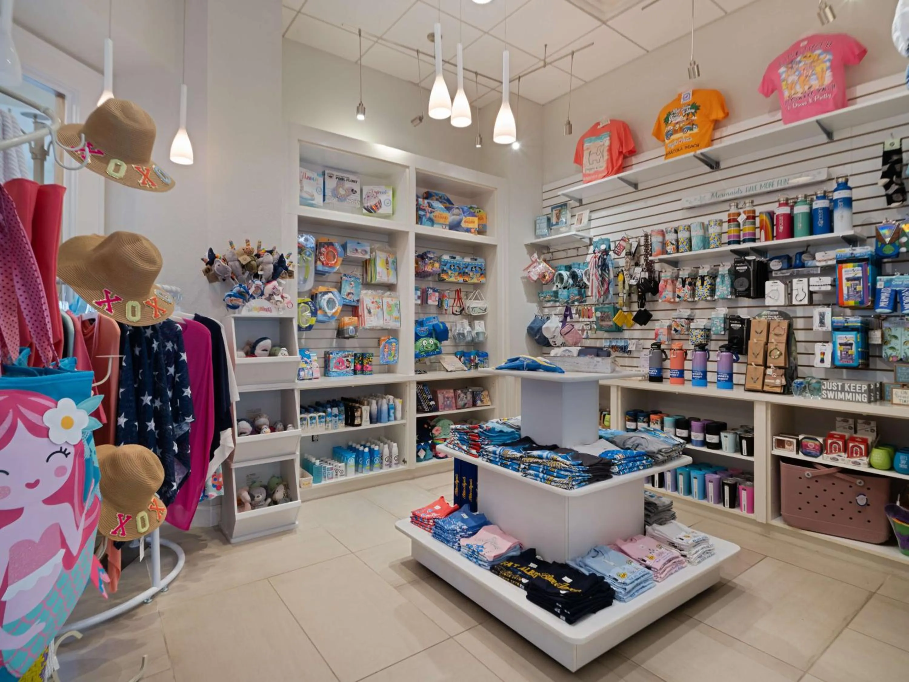 On-site shops in Hilton Pensacola Beach