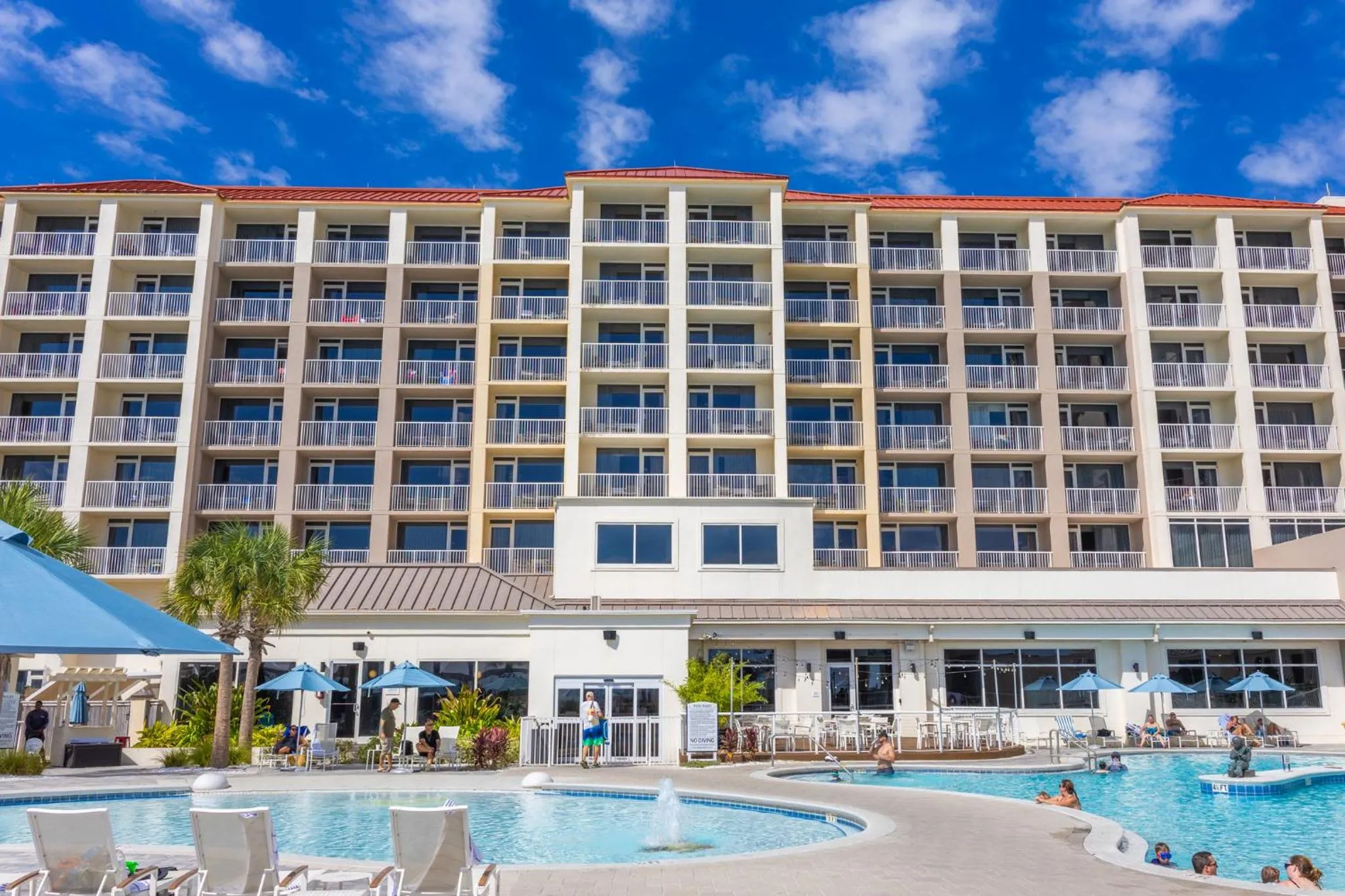 Property building in Hilton Pensacola Beach