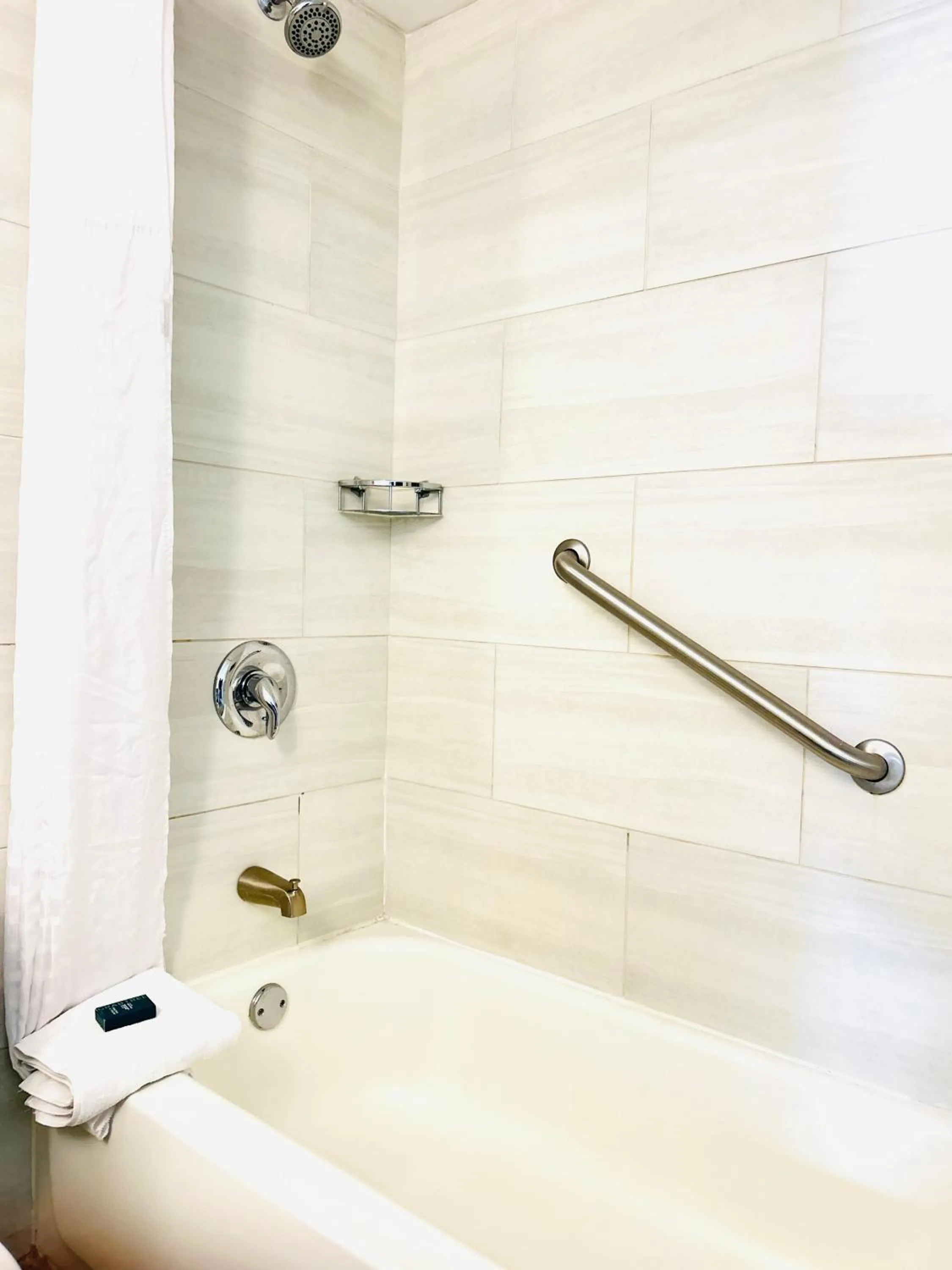 Shower in Hilton Pensacola Beach