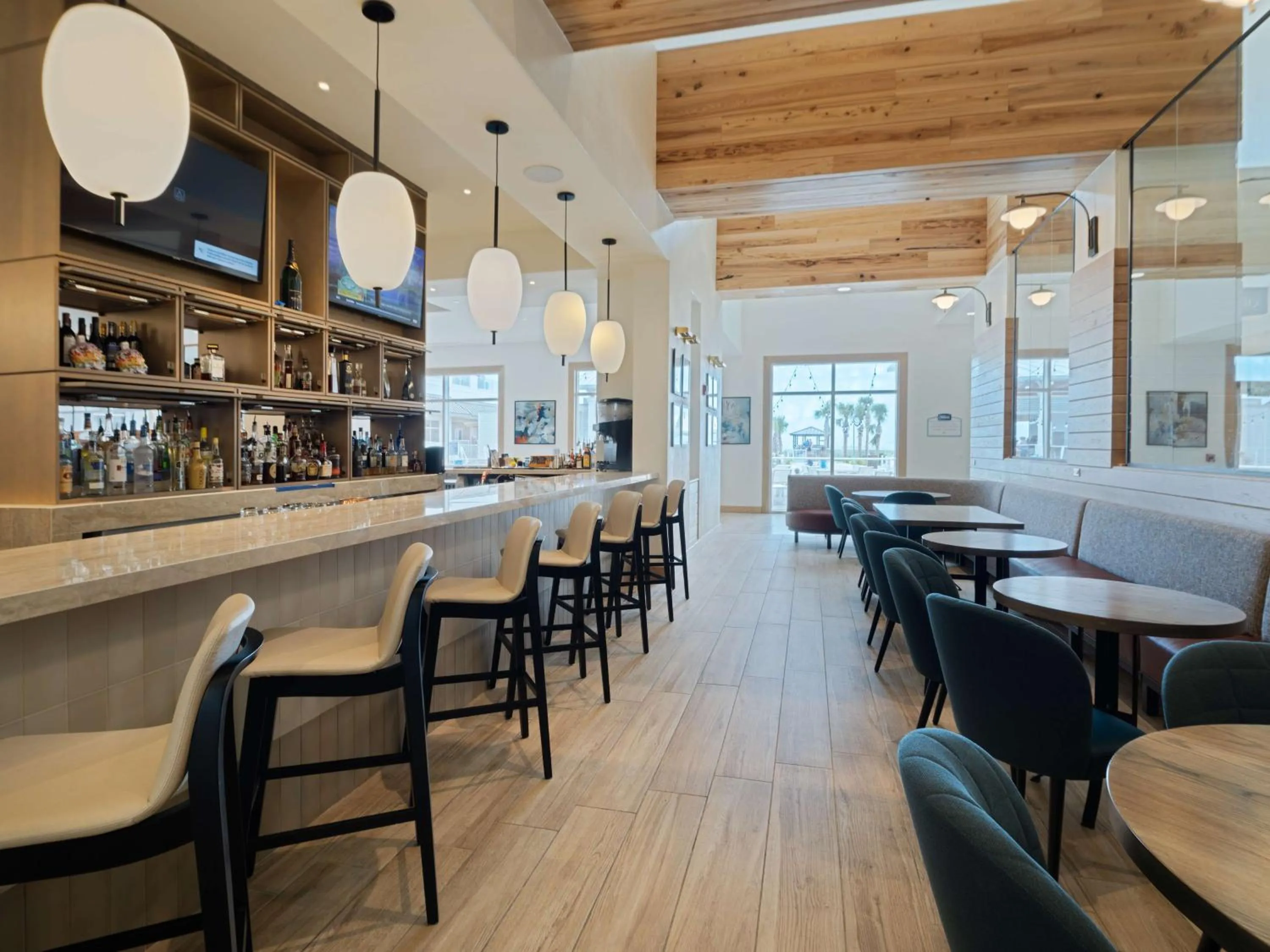 Restaurant/places to eat in Hilton Pensacola Beach