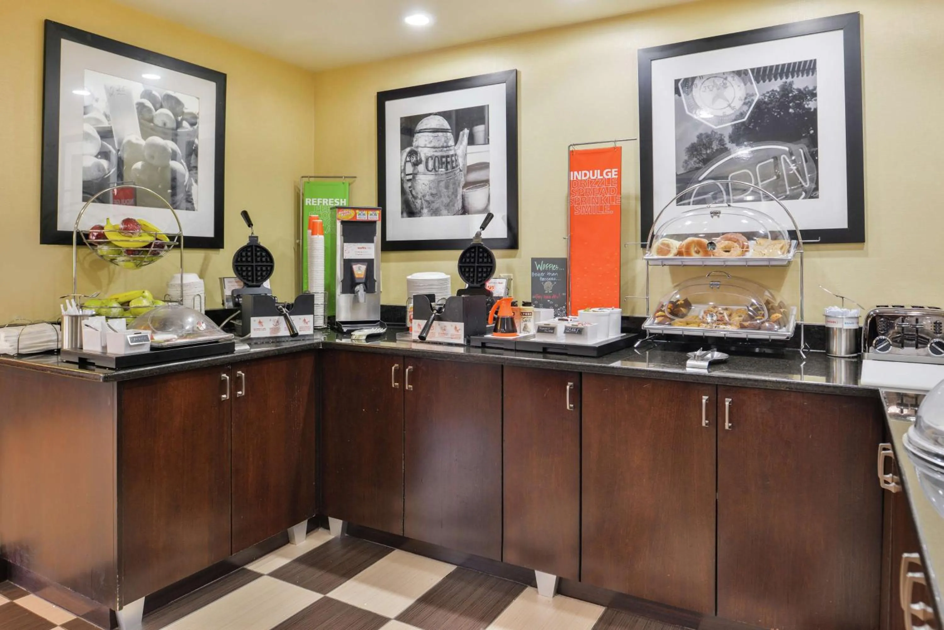 Food and drinks in Hampton Inn Raleigh Clayton I-40 Garner