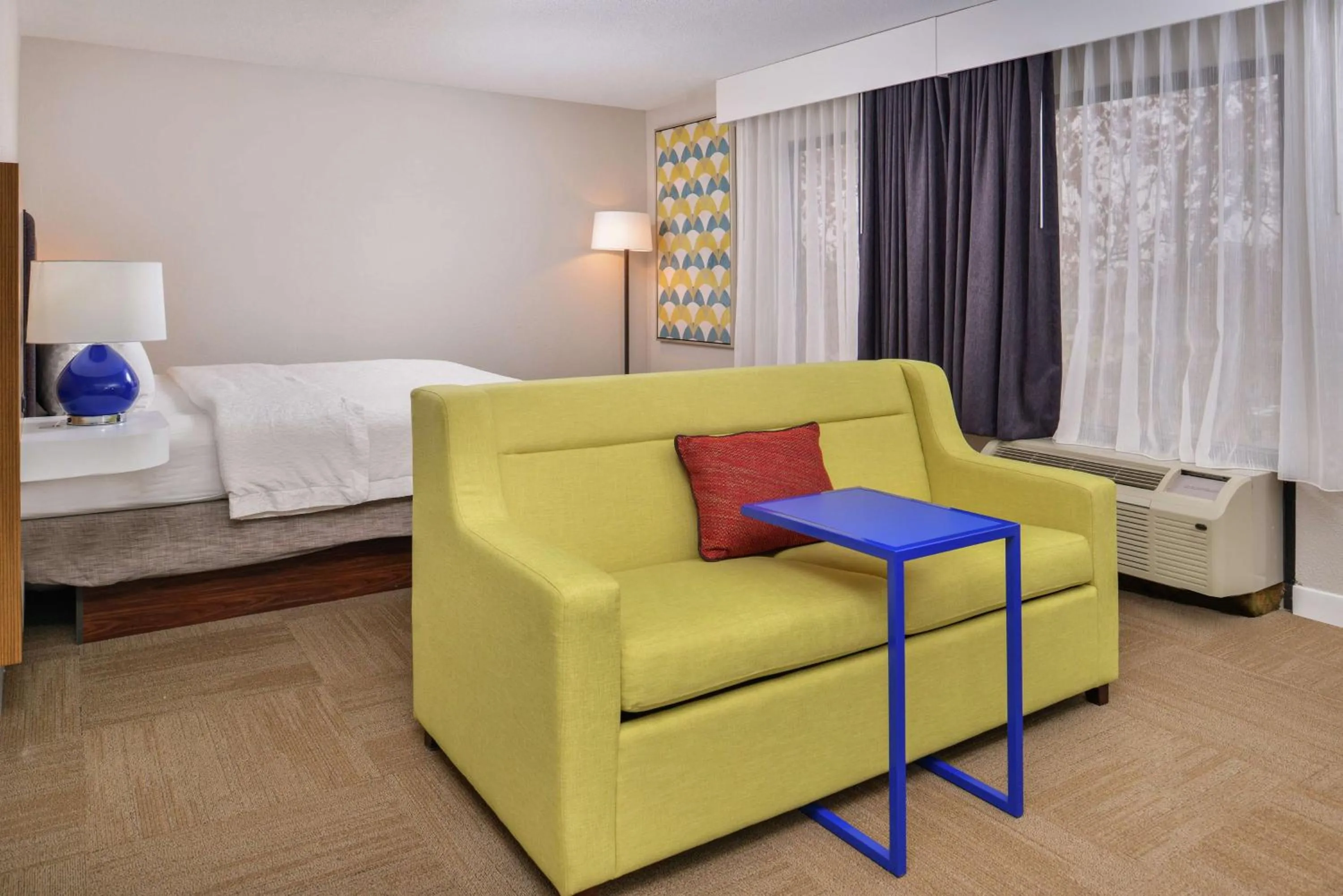 Bedroom, Bed in Hampton Inn Raleigh Clayton I-40 Garner