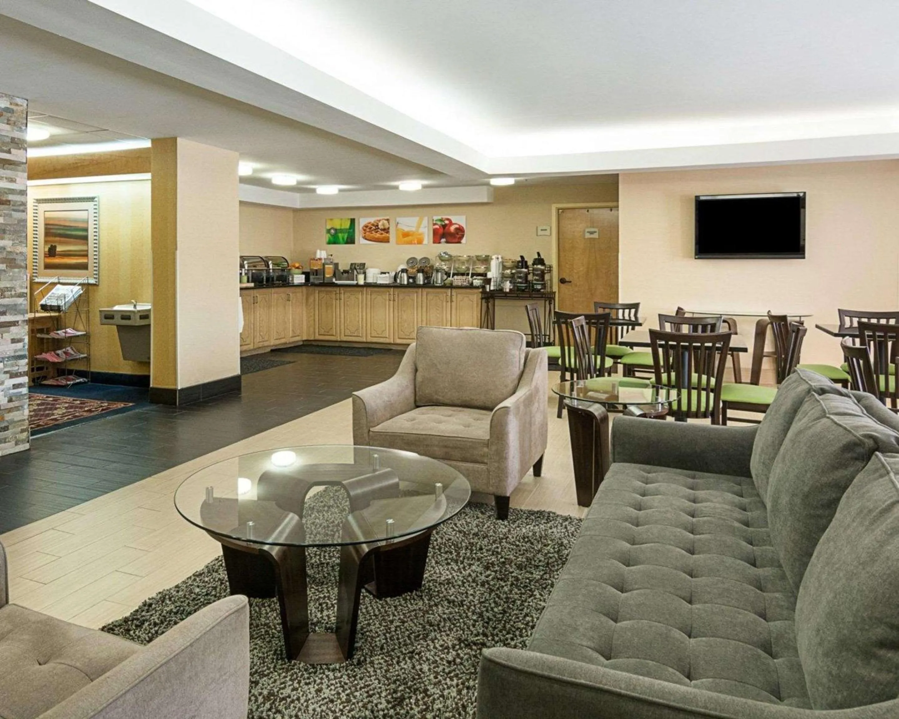 Lobby or reception in Quality Inn Richmond Airport