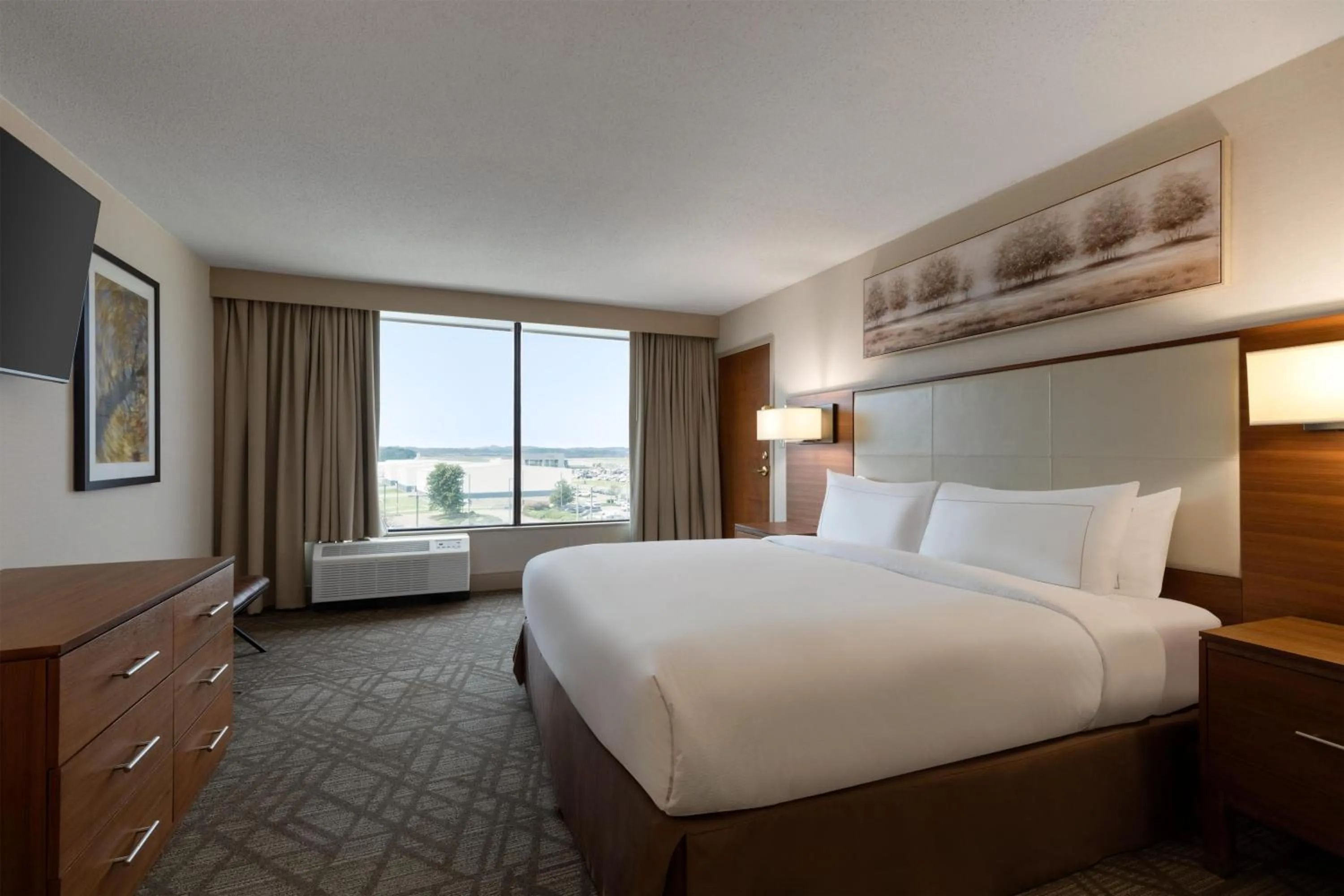 Bed in Hilton Knoxville Airport