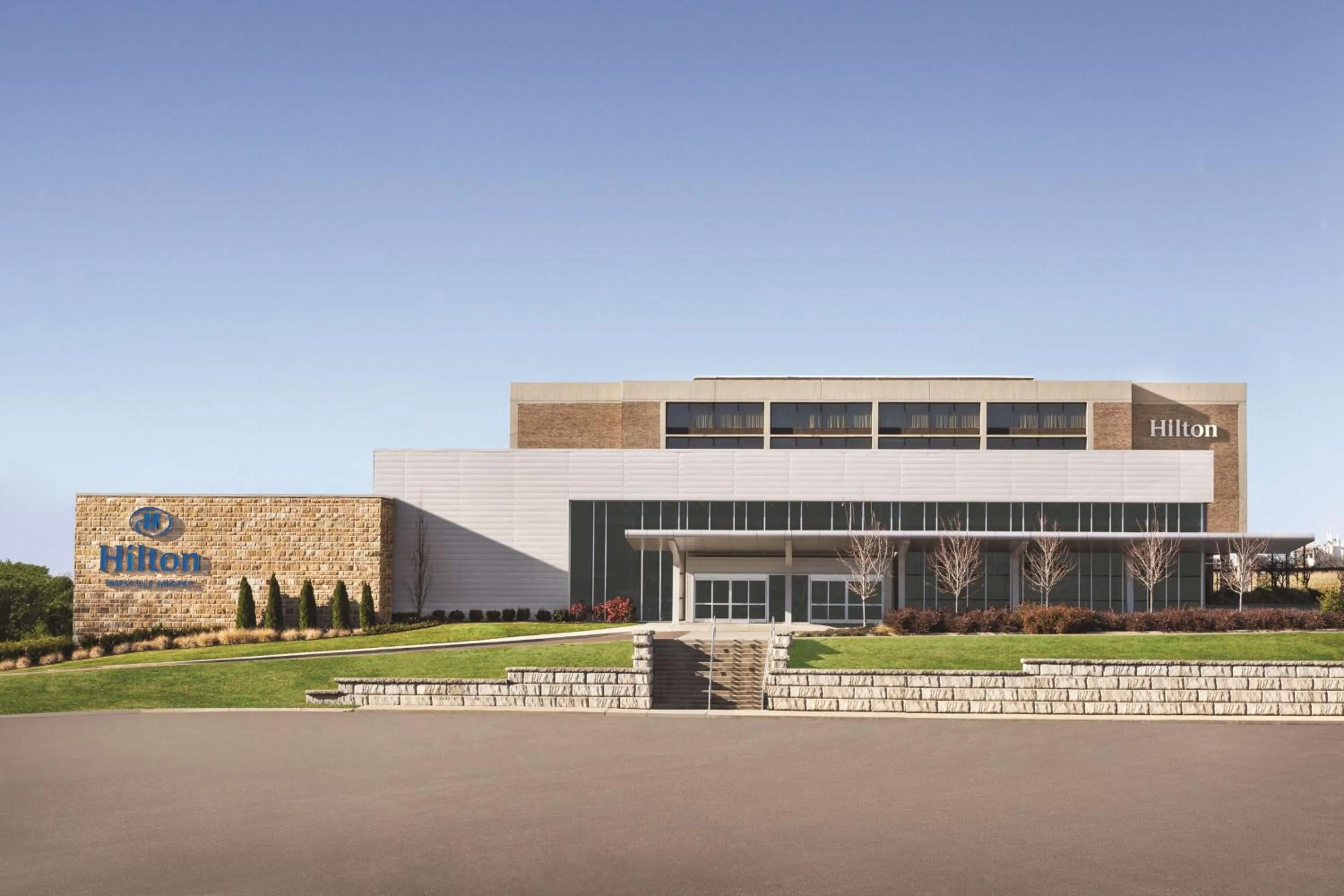 Property building in Hilton Knoxville Airport