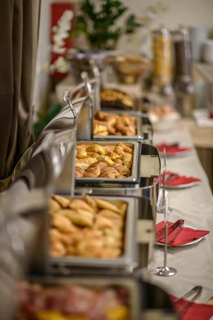 Buffet breakfast in Hotel Padelidaki