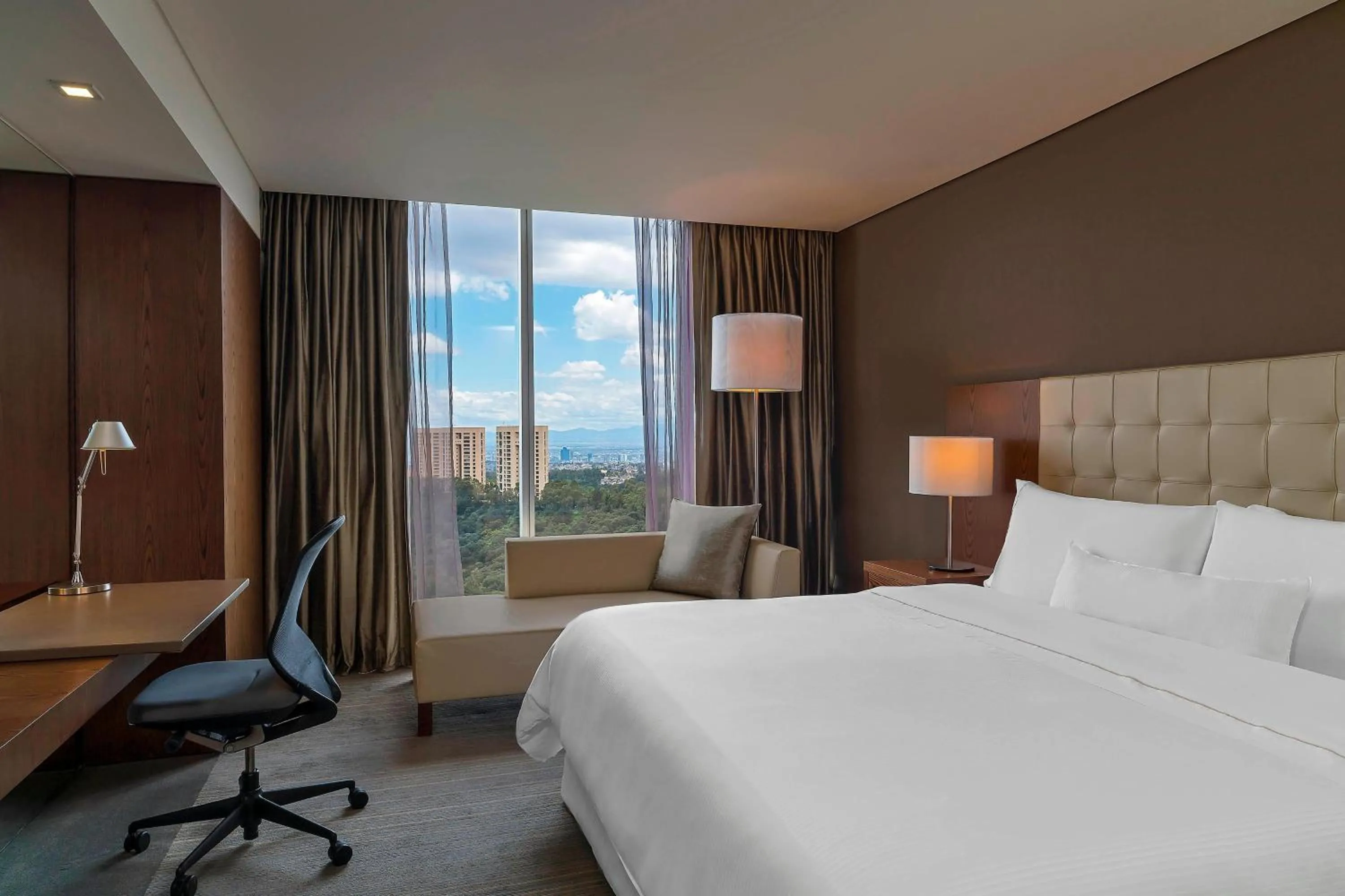 Photo of the whole room, Bed in The Westin Santa Fe, Mexico City
