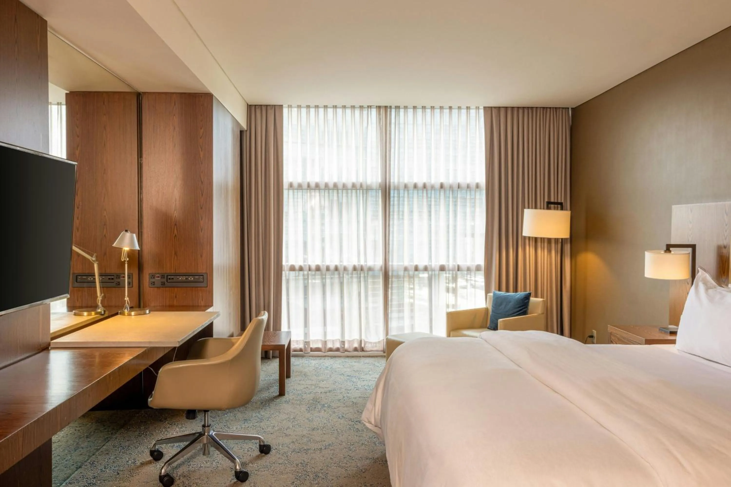 Bathroom, Bed in The Westin Santa Fe, Mexico City