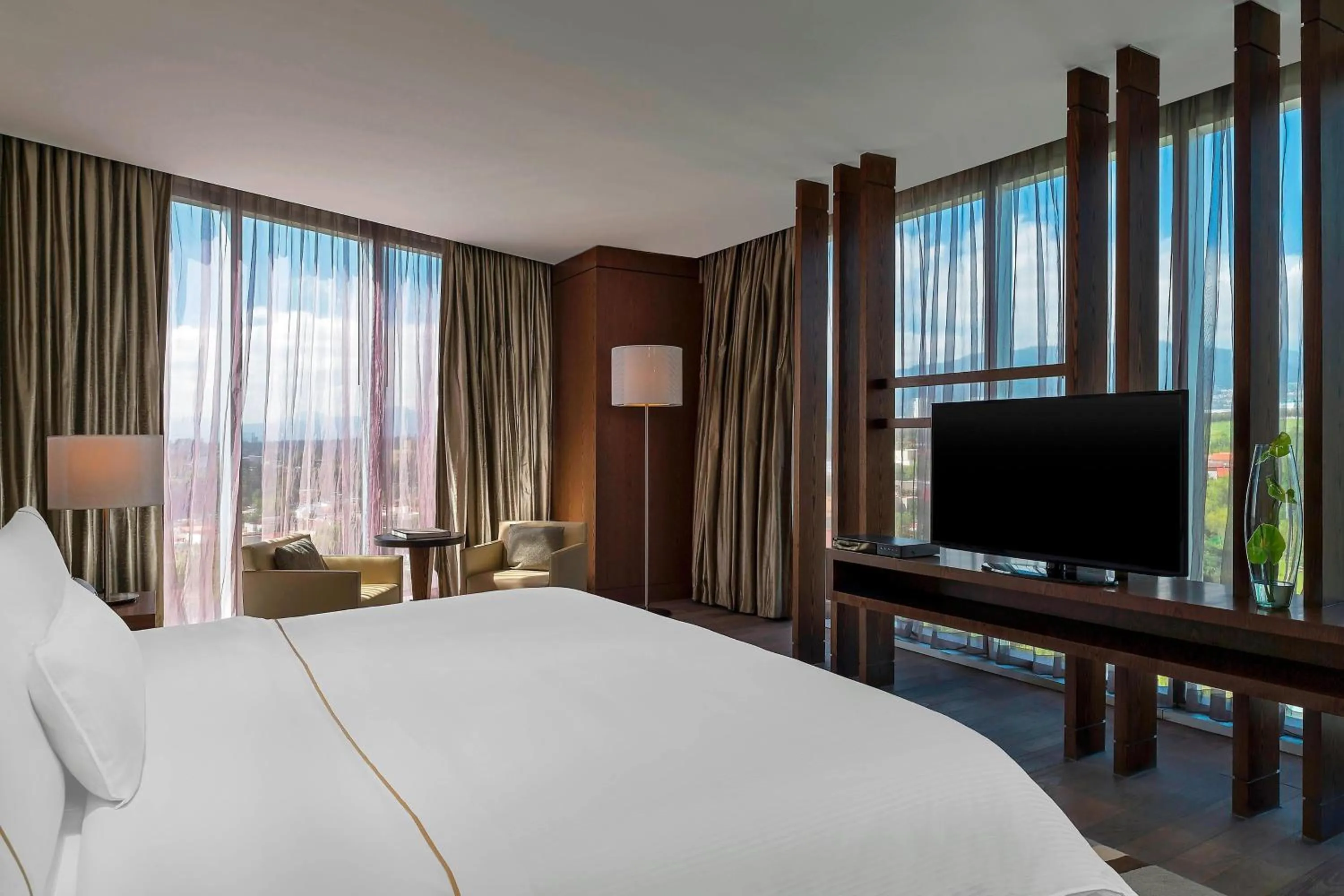 Photo of the whole room, Bed in The Westin Santa Fe, Mexico City