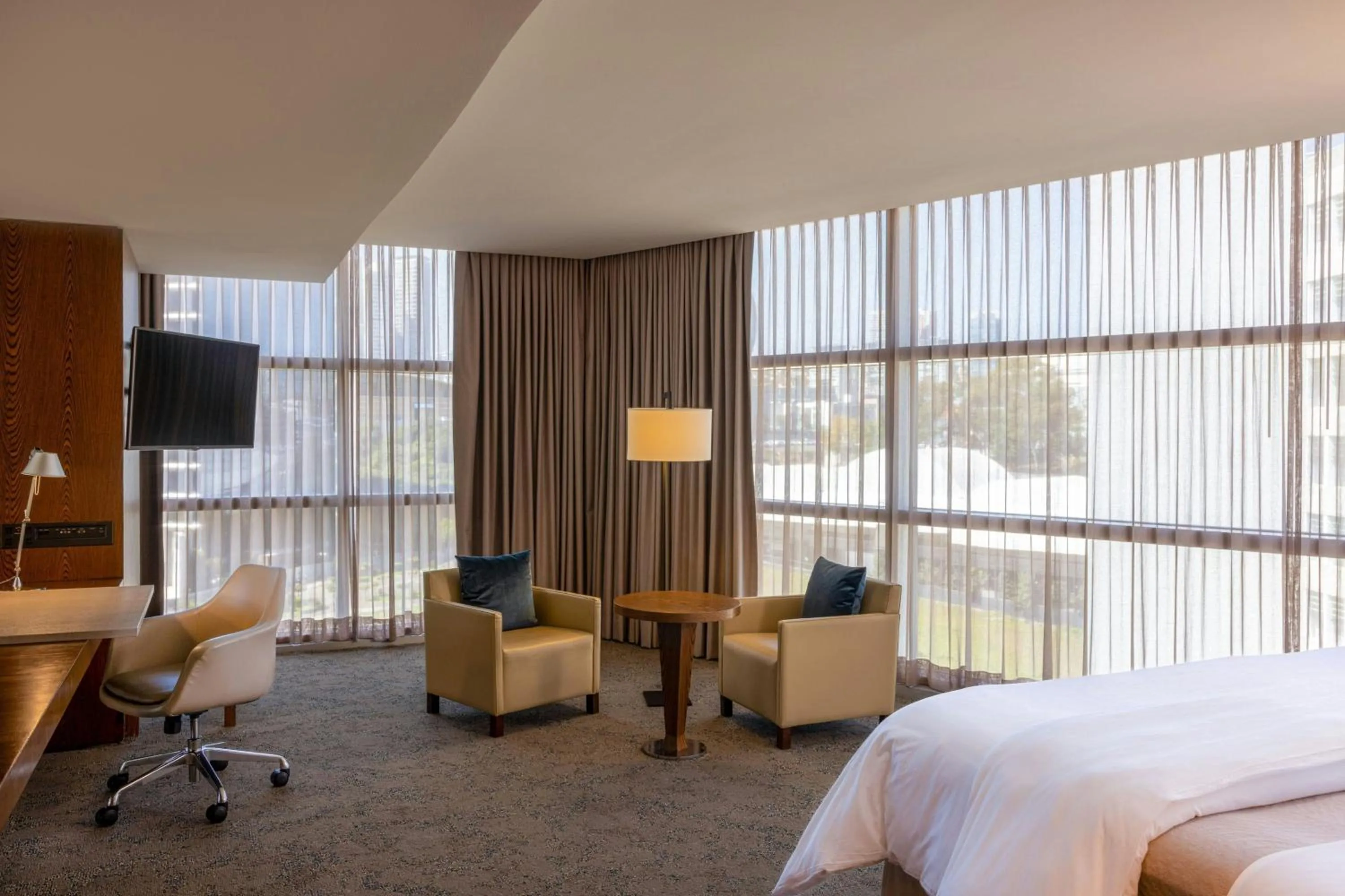 Photo of the whole room, Bed in The Westin Santa Fe, Mexico City